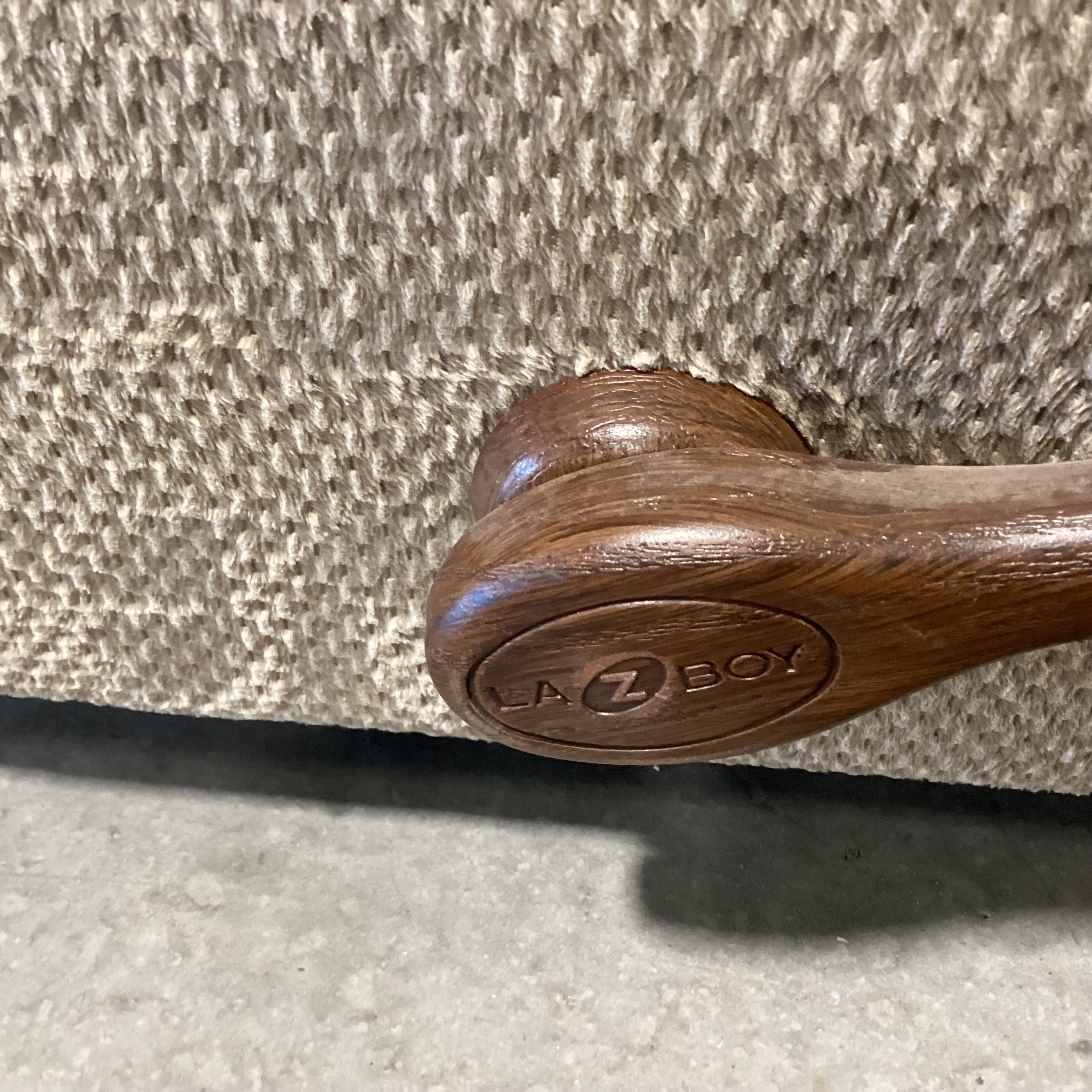 La-Z Boy Beige Tan Wove Chenille Plush Recliner Chair 40"x 36"x 38"