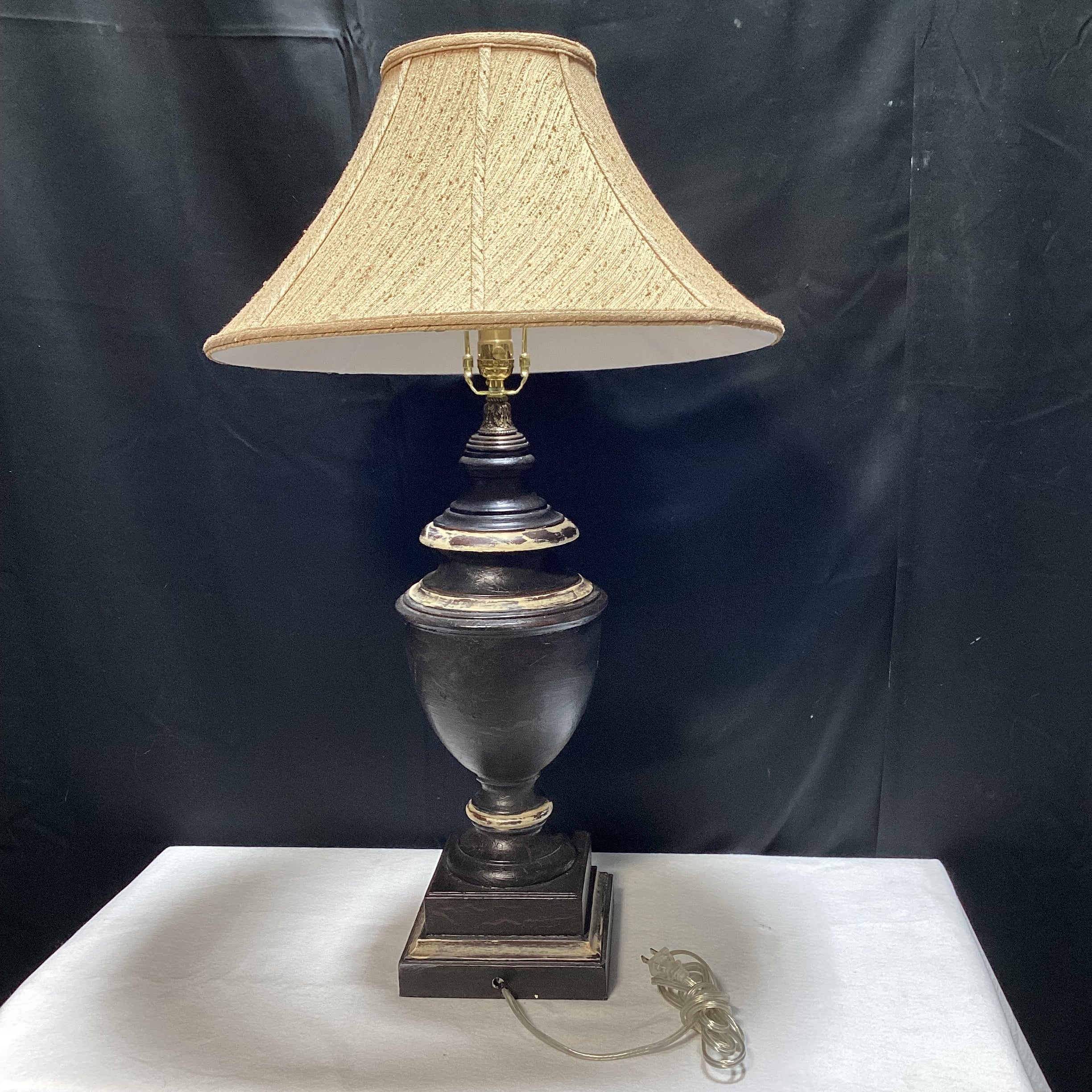 Traditional Style Table Lamp With Beige Woven Shade (1) 20" x 36" x 7 3/4"