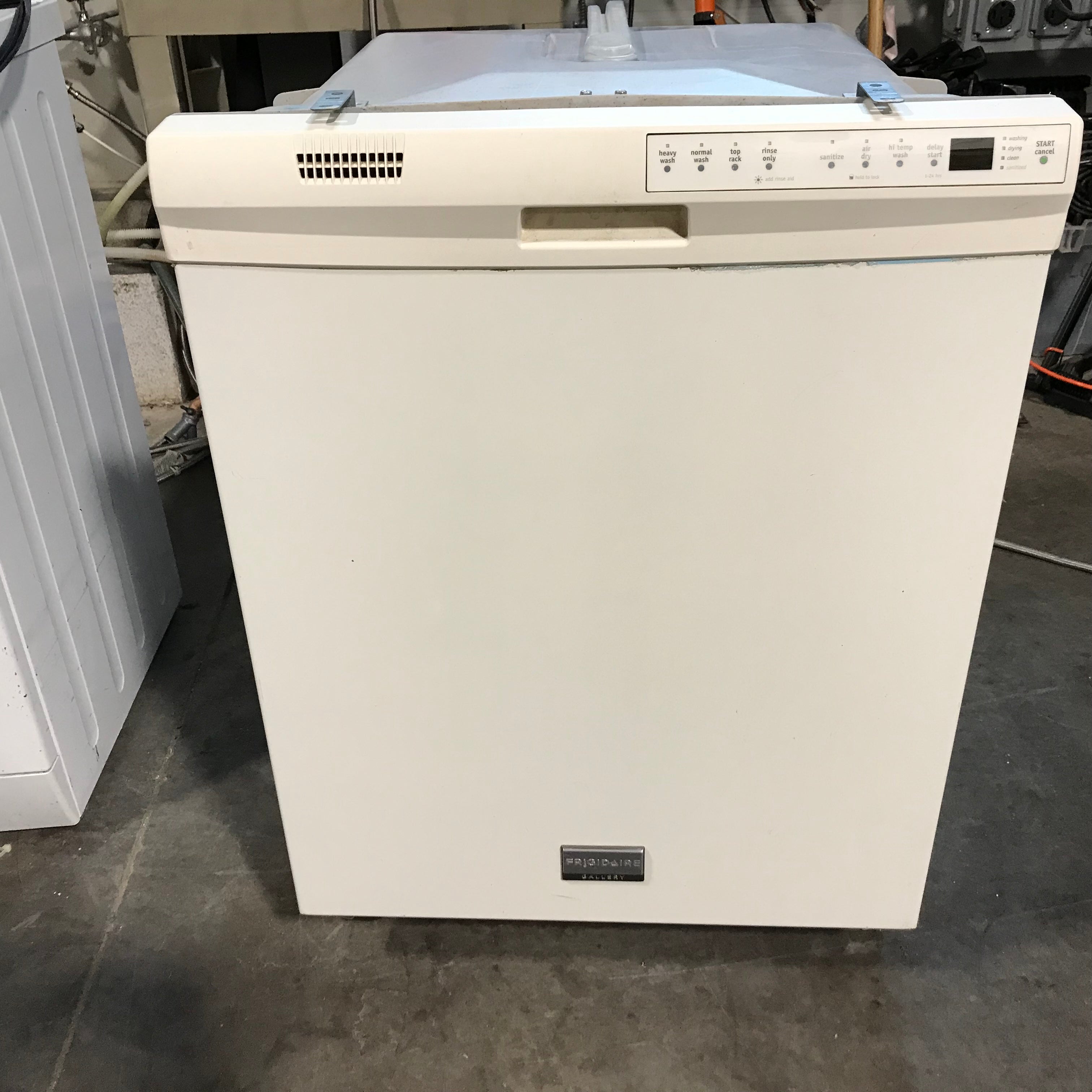 Frigidaire Cream Dishwasher 24"x 25"x 34"