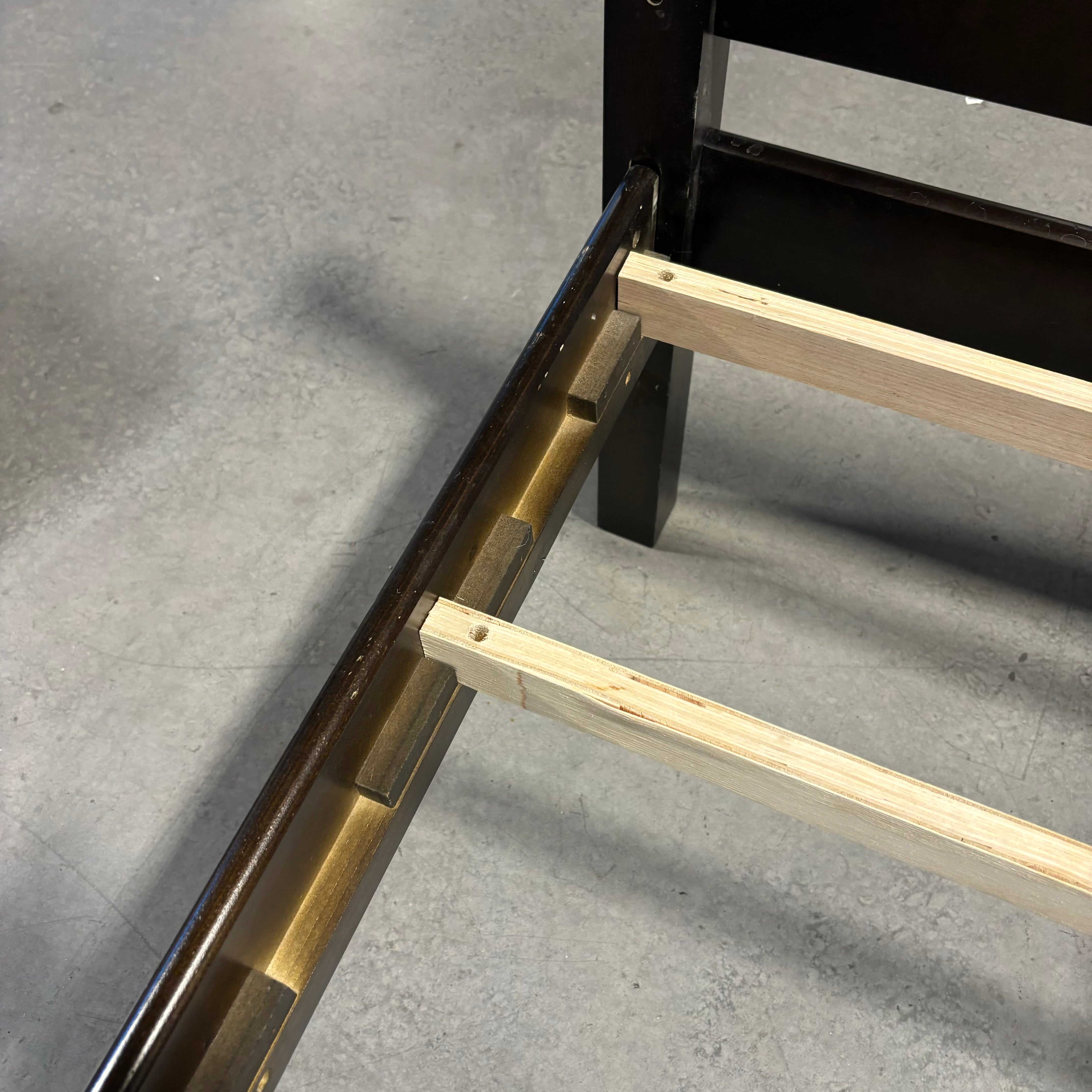 TWIN Dark Finish Wood Day Bed 42"x 79"x 29"