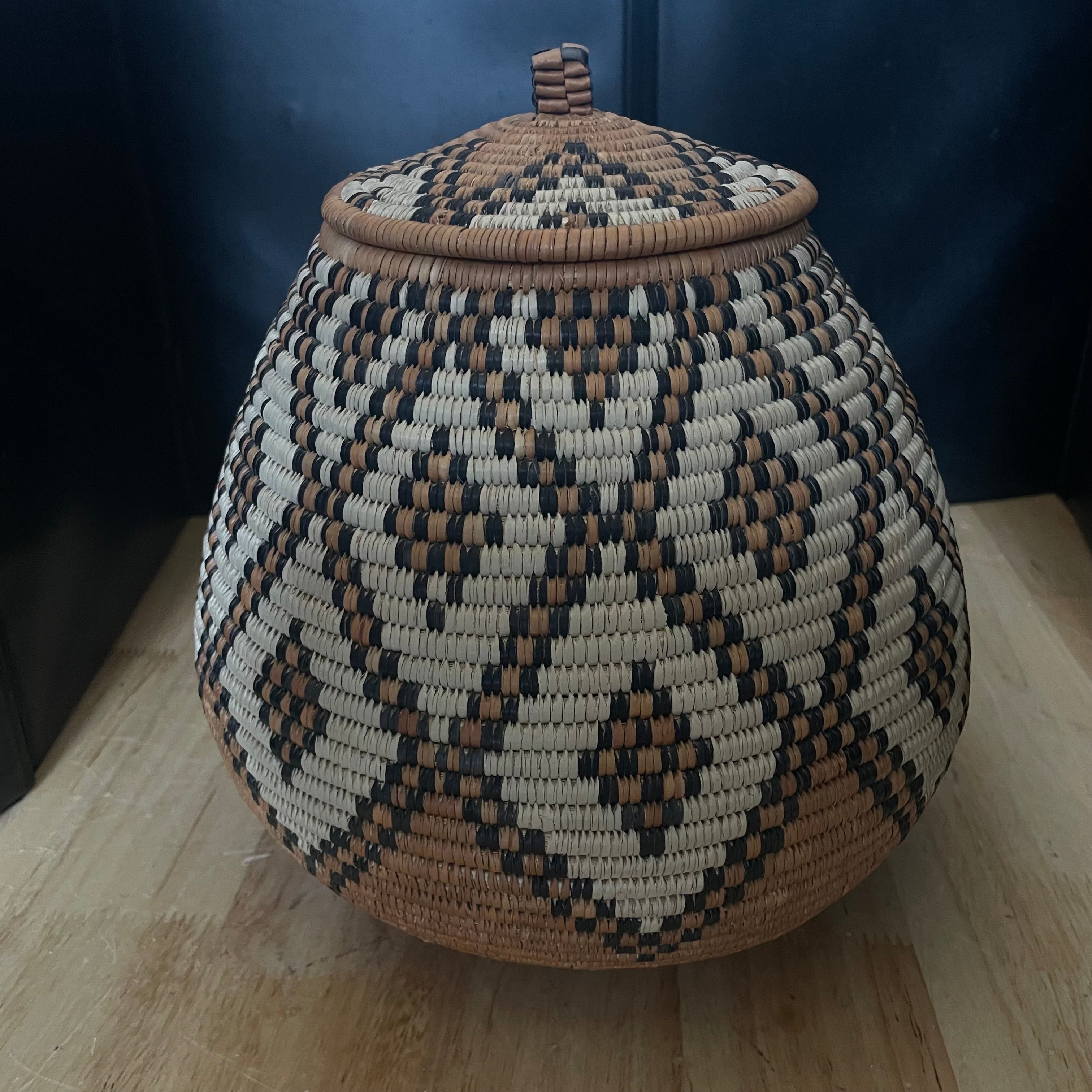 Handwoven South African Zulu Ukhamba Basket with Lid, 9.75"x 9.75"