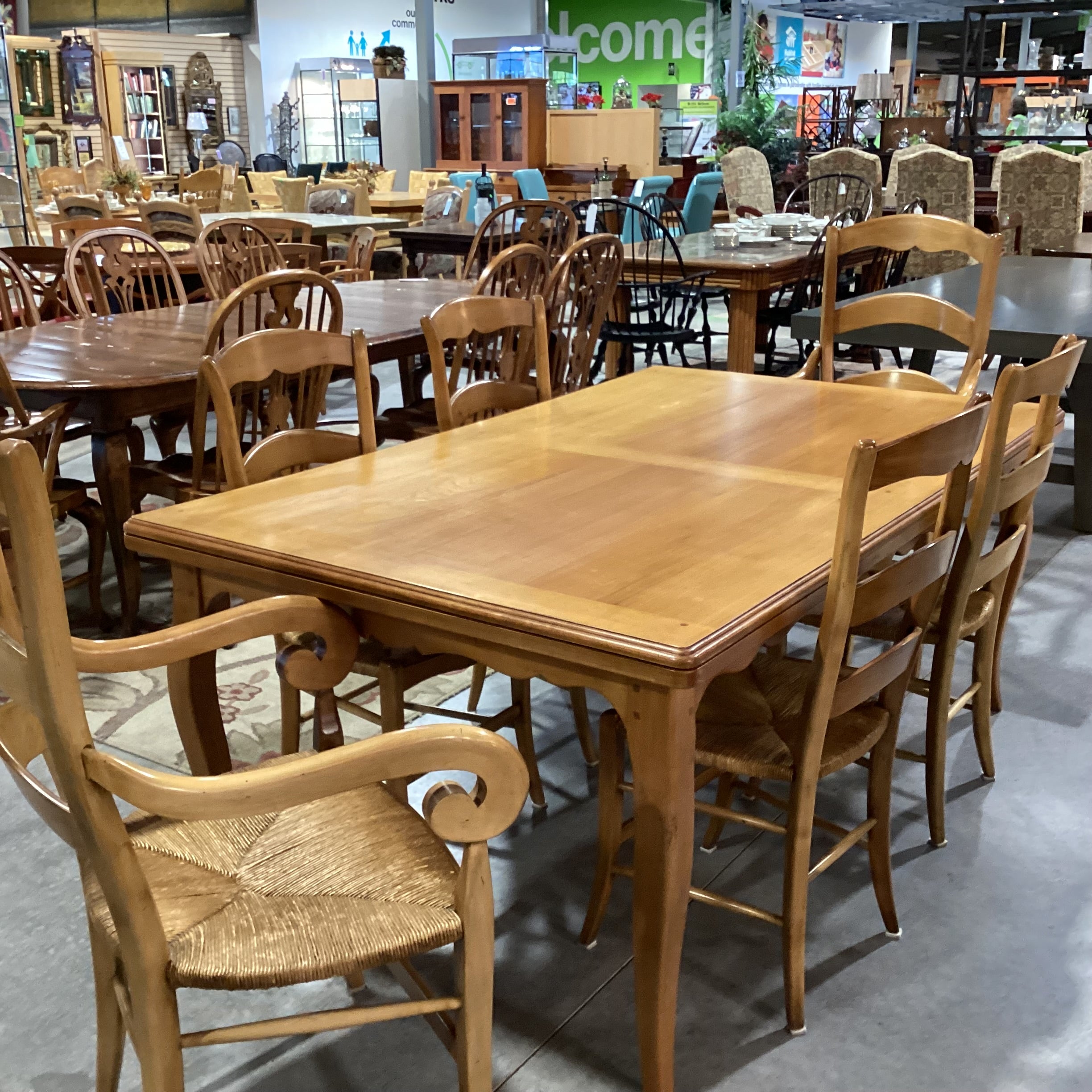 Light Finish Carved Wood End Extend Leaves Table & 6 Chairs Dining Set 72" to 111"x 43"x 30"