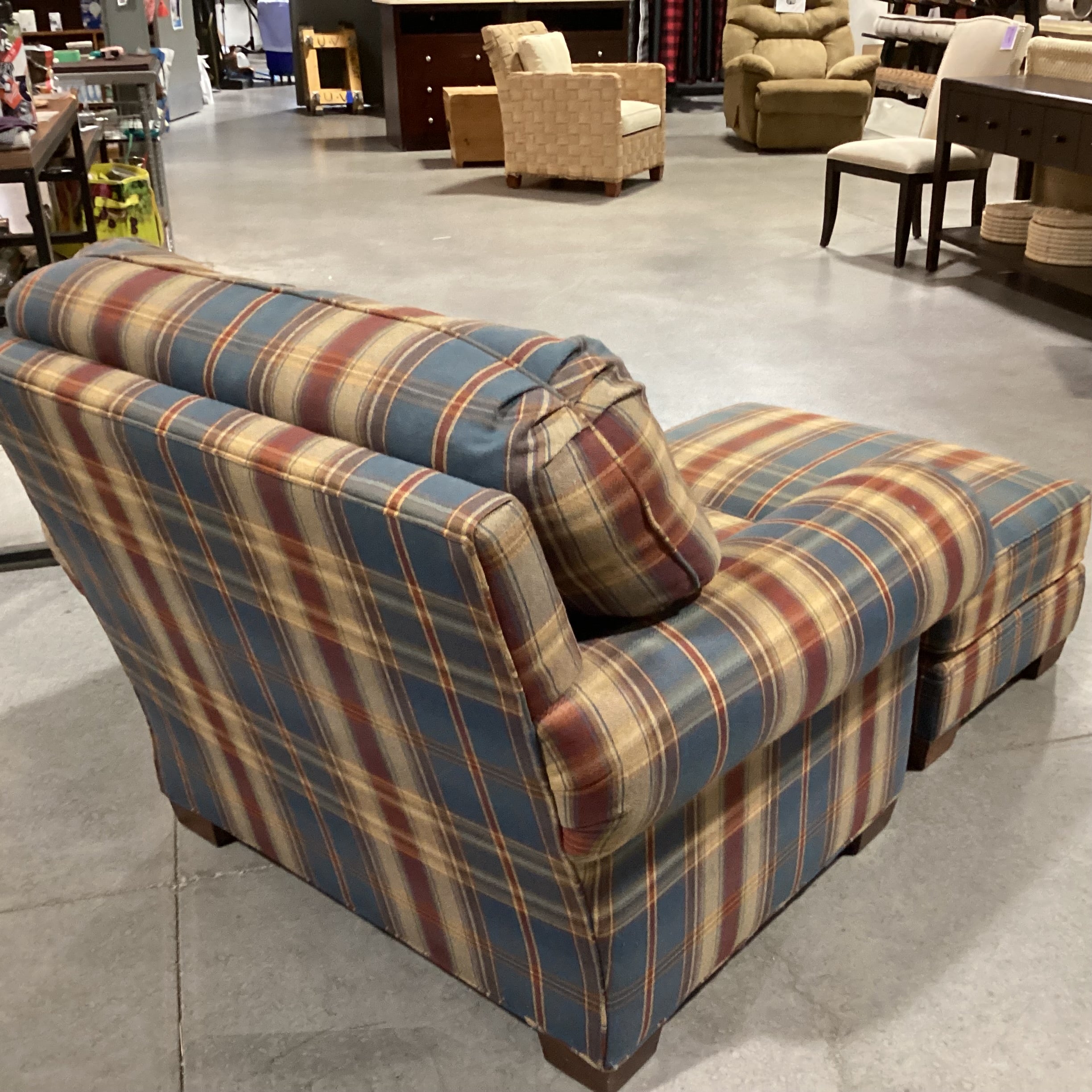 Huntington House Tan Blue Red Plaid Nailhead with Ottoman Chair 44"x 38"x 38"