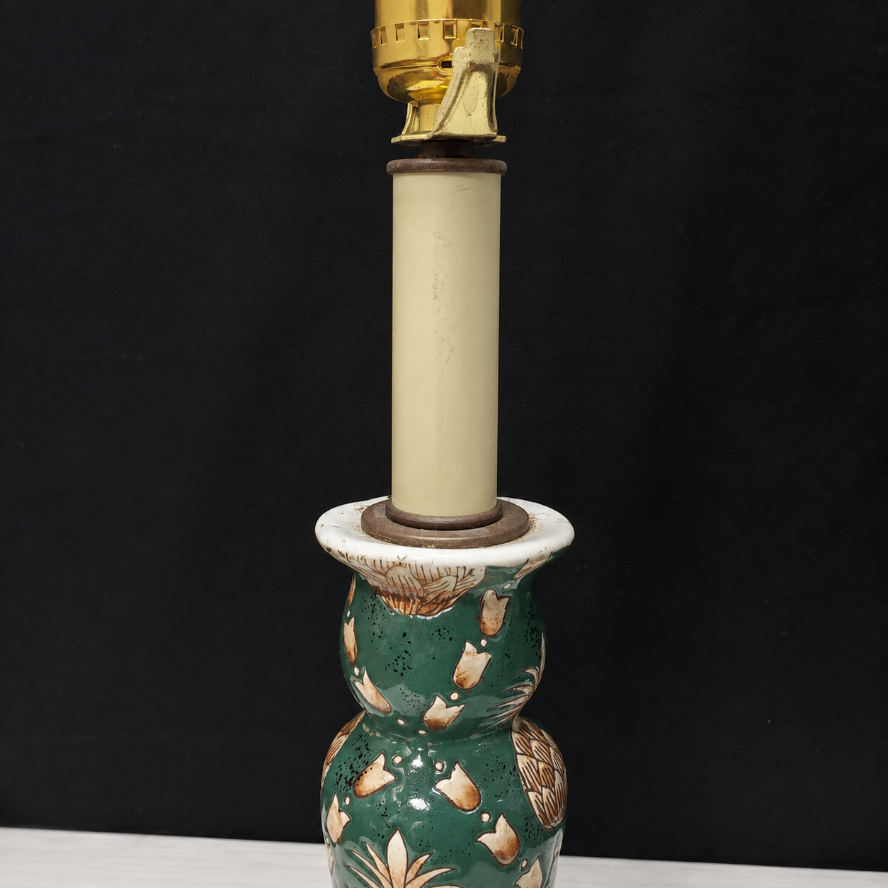 Circa 1960s Porcelian Chinoiserie Style Table Lamp 11"Dx24"