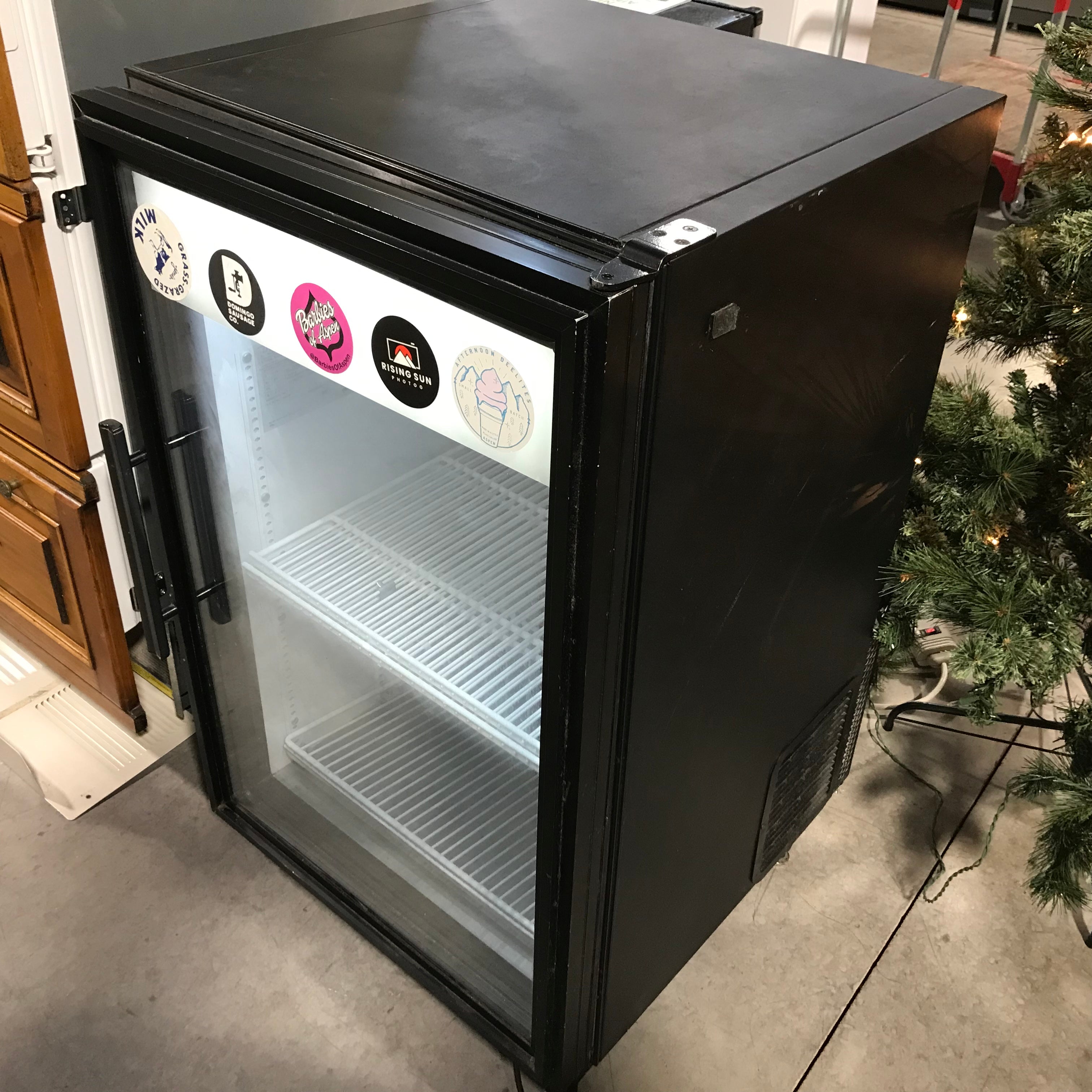 True Model GDM-07F-LD Glass Door Display Freezer 24"x 23"x 40.5"