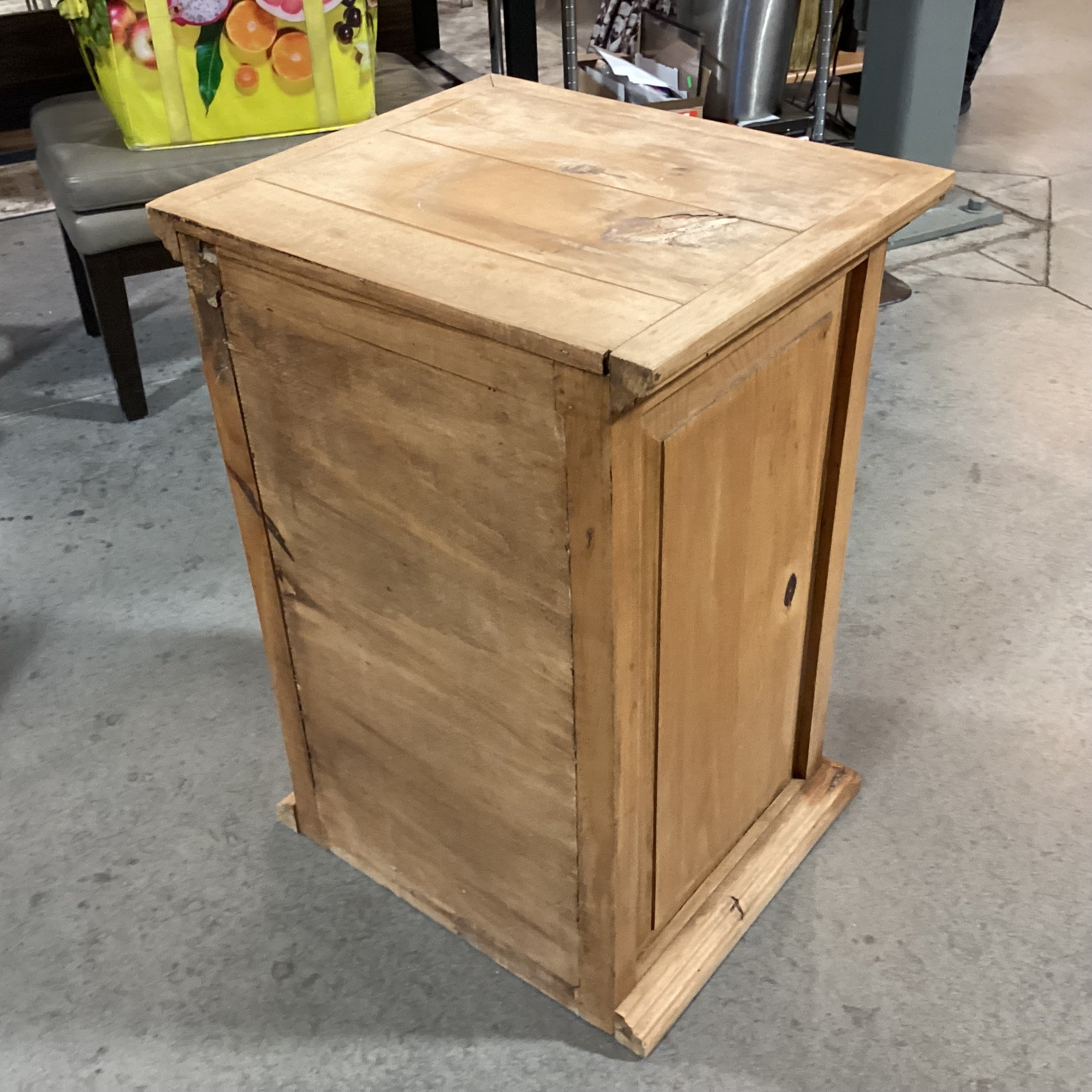 Rustic Distressed Natural Pine 1 Drawer 1 Door Cabinet End Table 19.5"x 16.5"x 28"