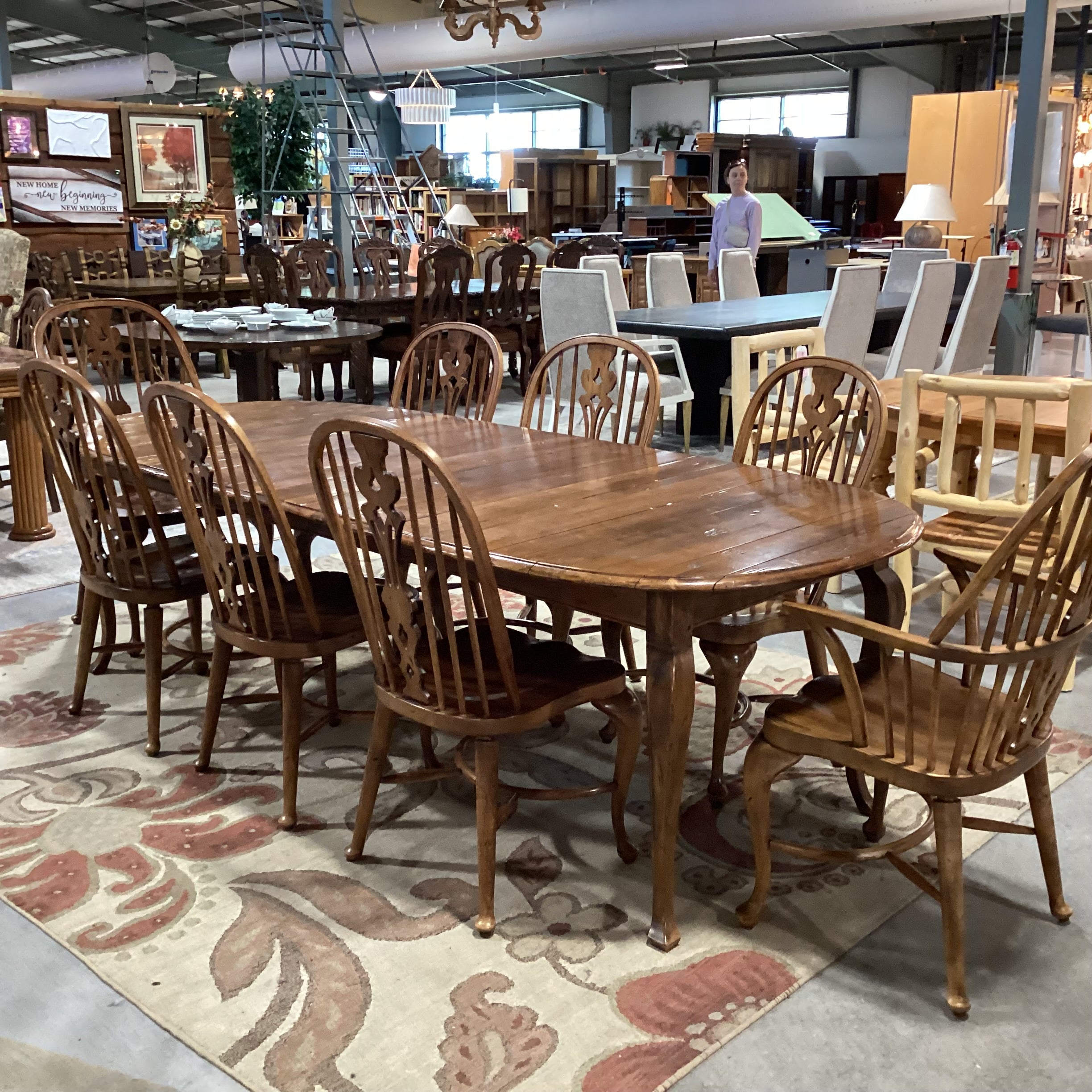 Ethan Allen Vintage Windsor Style Carved Distressed Wood 2 Leaf Table & 8 Chairs Dining Set 102"x 44.5"x  30"