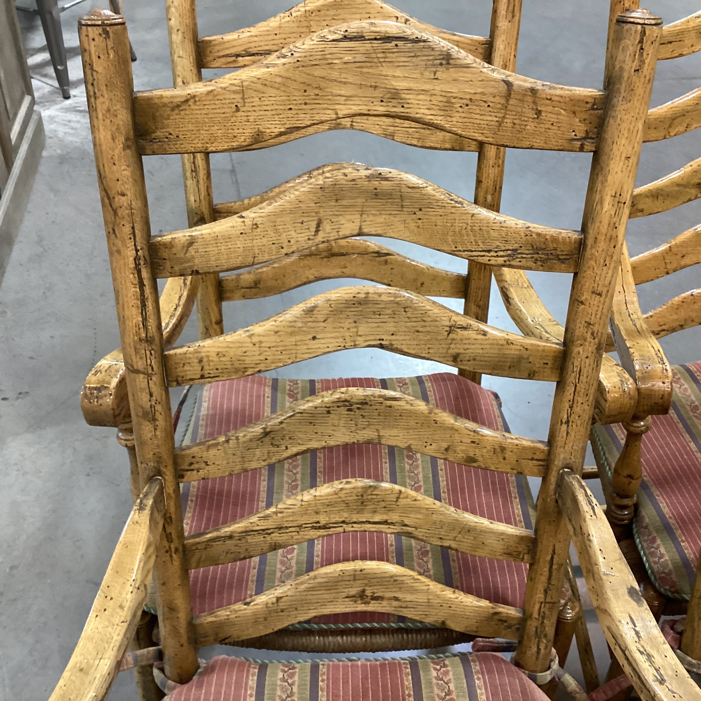 SET of 4 Vintage Light Antiqued Distressed Finish Ladder Back with Rush Seat Armed Dining Chairs 24"x 24"x 46"