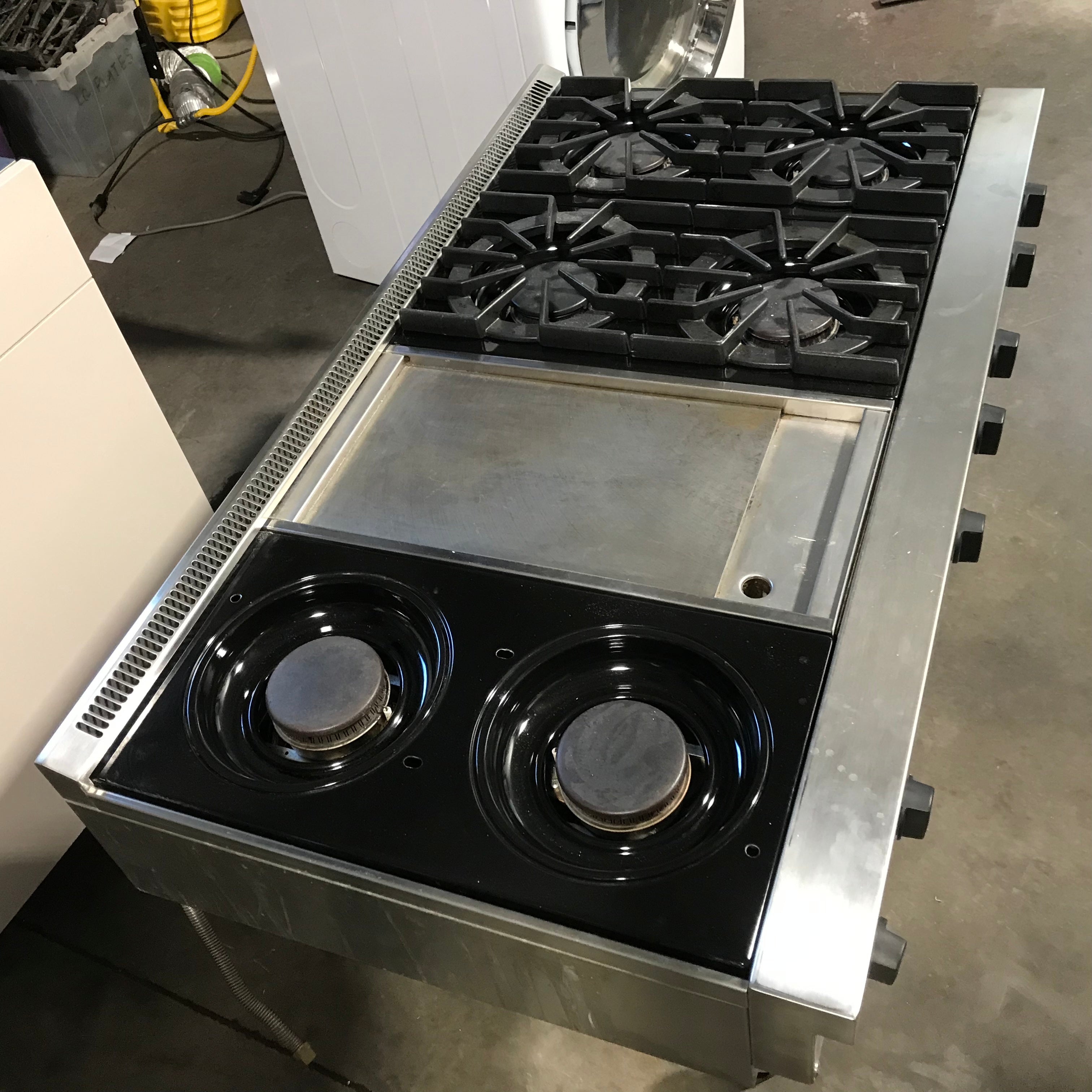 Viking VGRT4806Gss Stainless Steel, 6 Burner, Griddle Gas Cook Top 48"x 27"x 7"