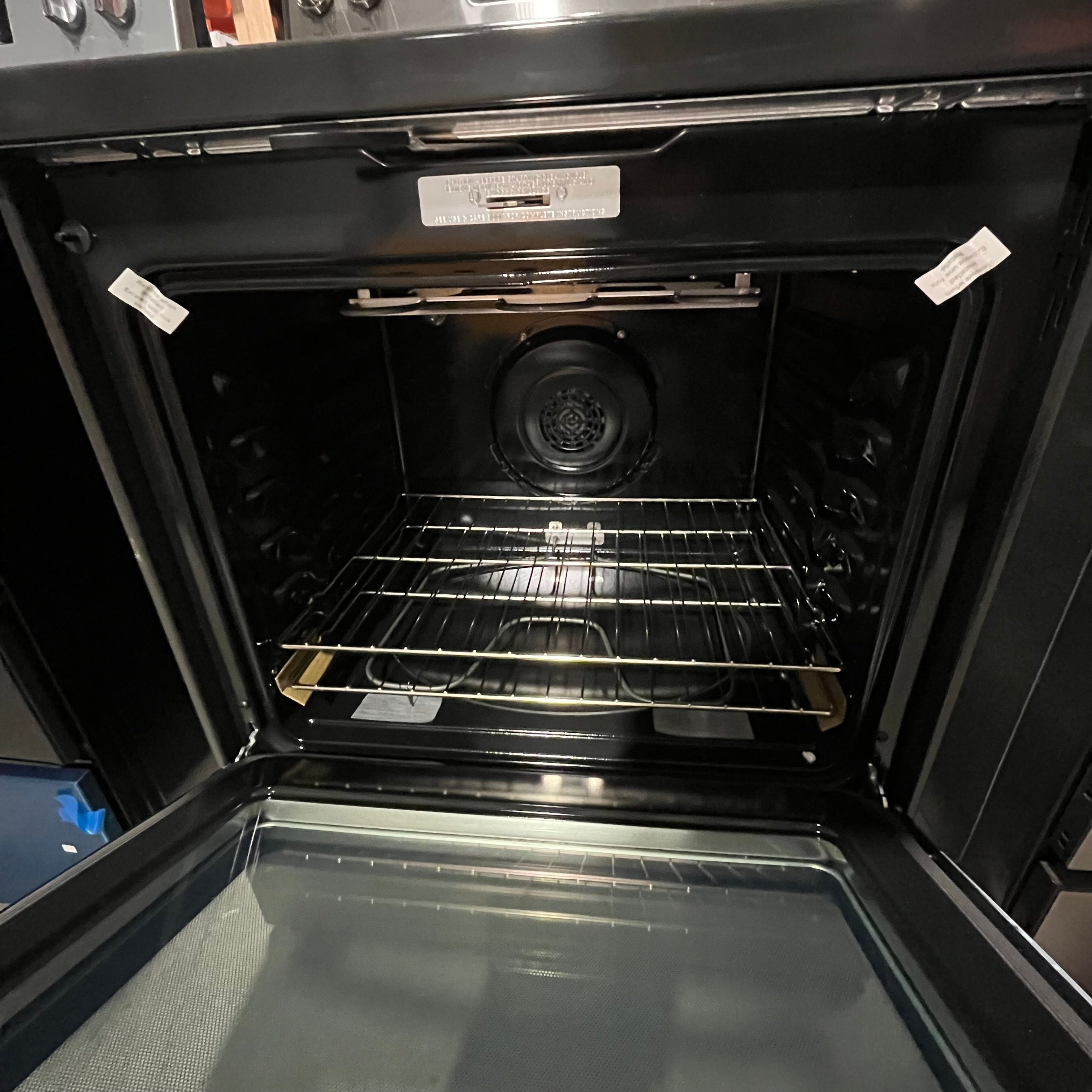 L424 GE Black & SS Glass Top Electric Range 30"x 25.5"x 46.5"	Model: JB655YKFS S/N: RV100505Q