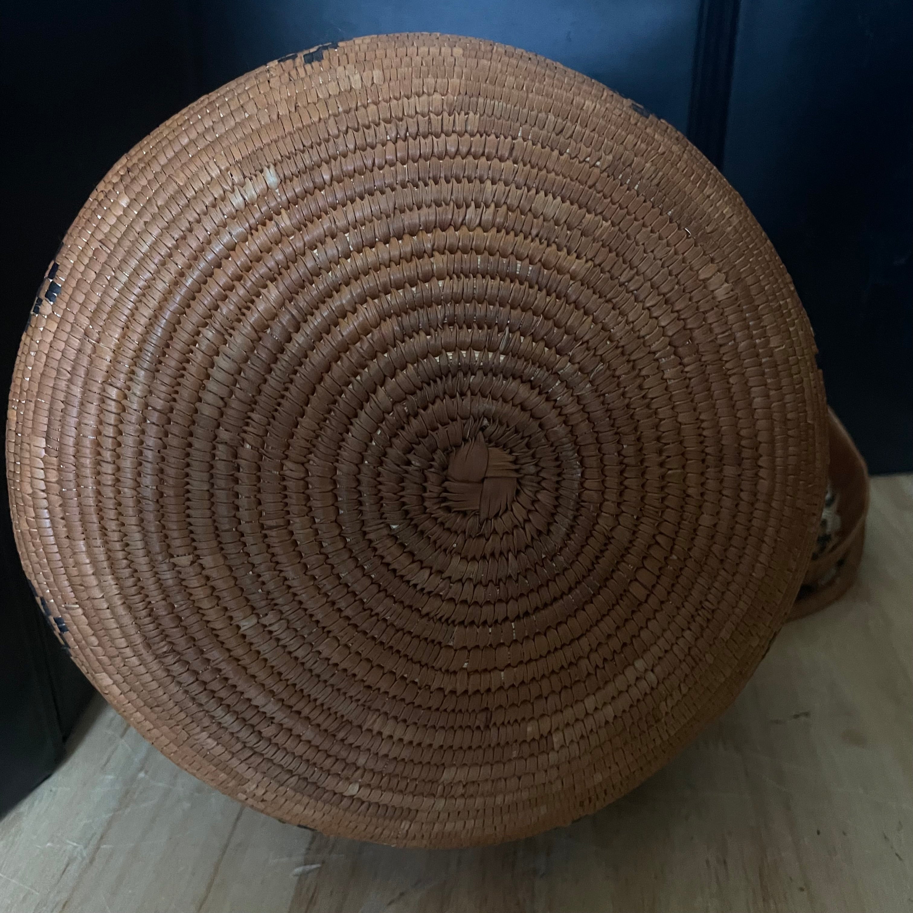 Handwoven South African Zulu Ukhamba Basket with Lid, 9.75"x 9.75"