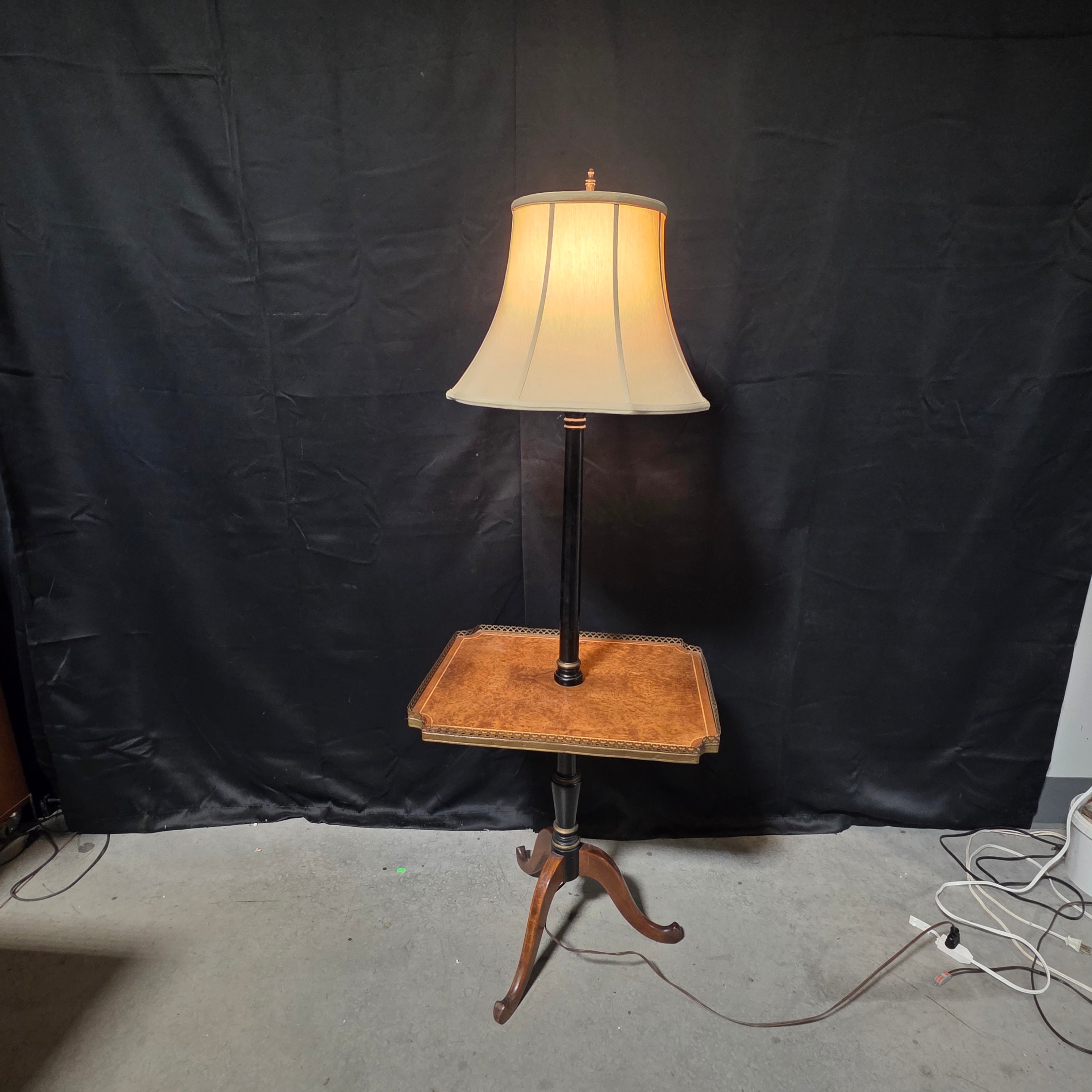 Vintage Queen Anne Style Table Lamp 21"x17"x59"