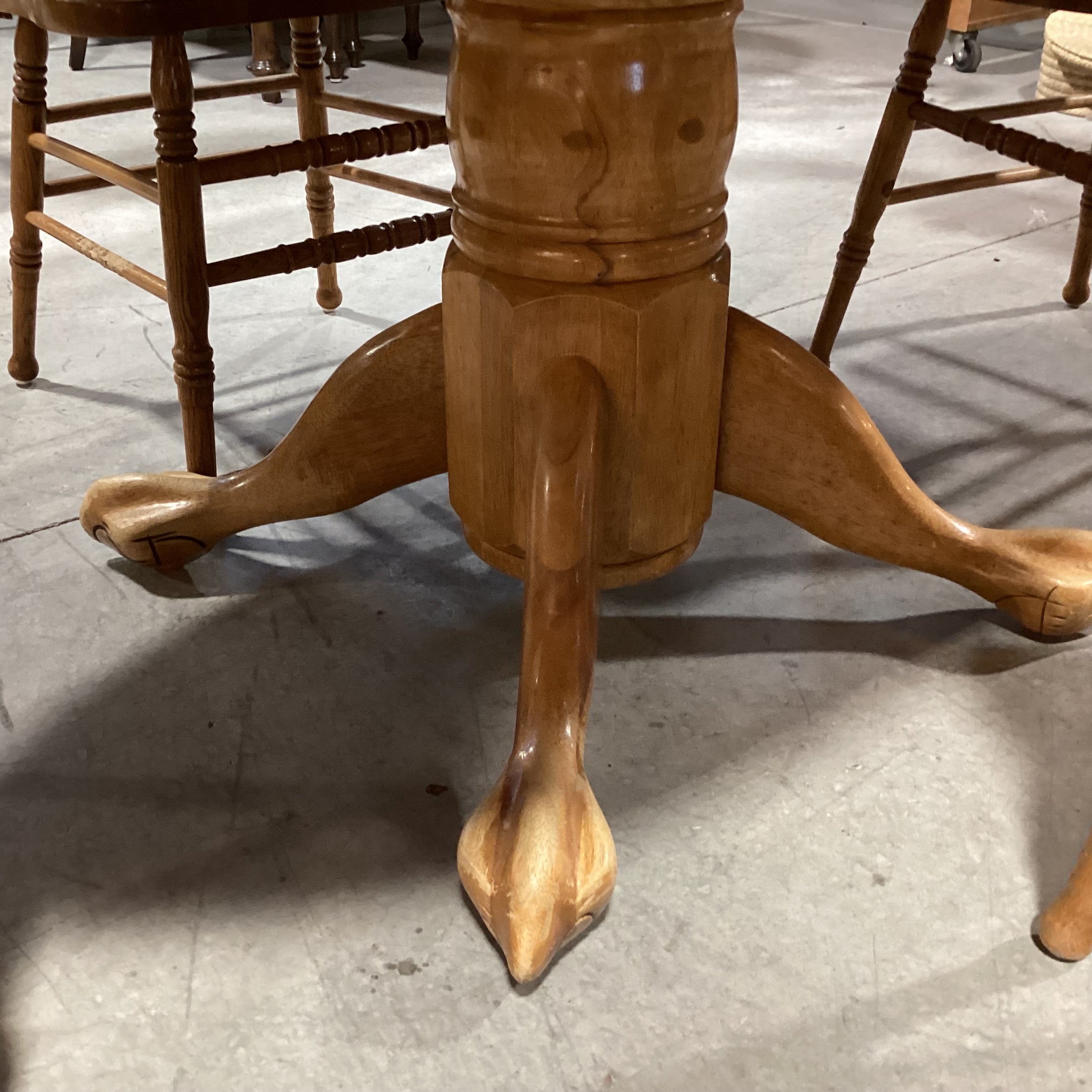 Round to Oval Vintage Oak 1 Leaf Table & 4 Pressed Oak Chairs Dining Set 48" to 72"x 48"x 30.5"