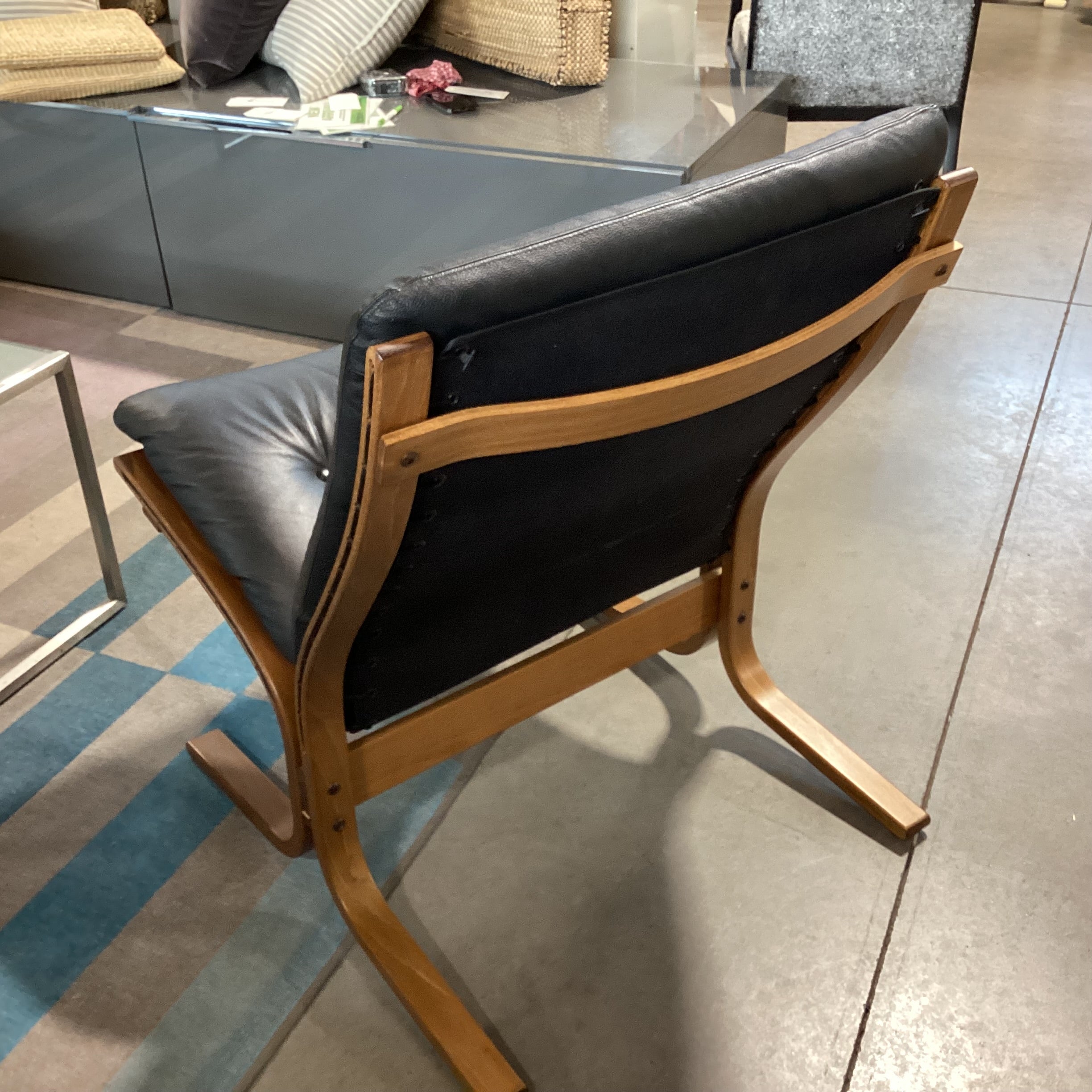 Westnofa Siesta Made in Norway Mid Century Black Leather & Teak Lounge Chair 27"x 29"x 35"