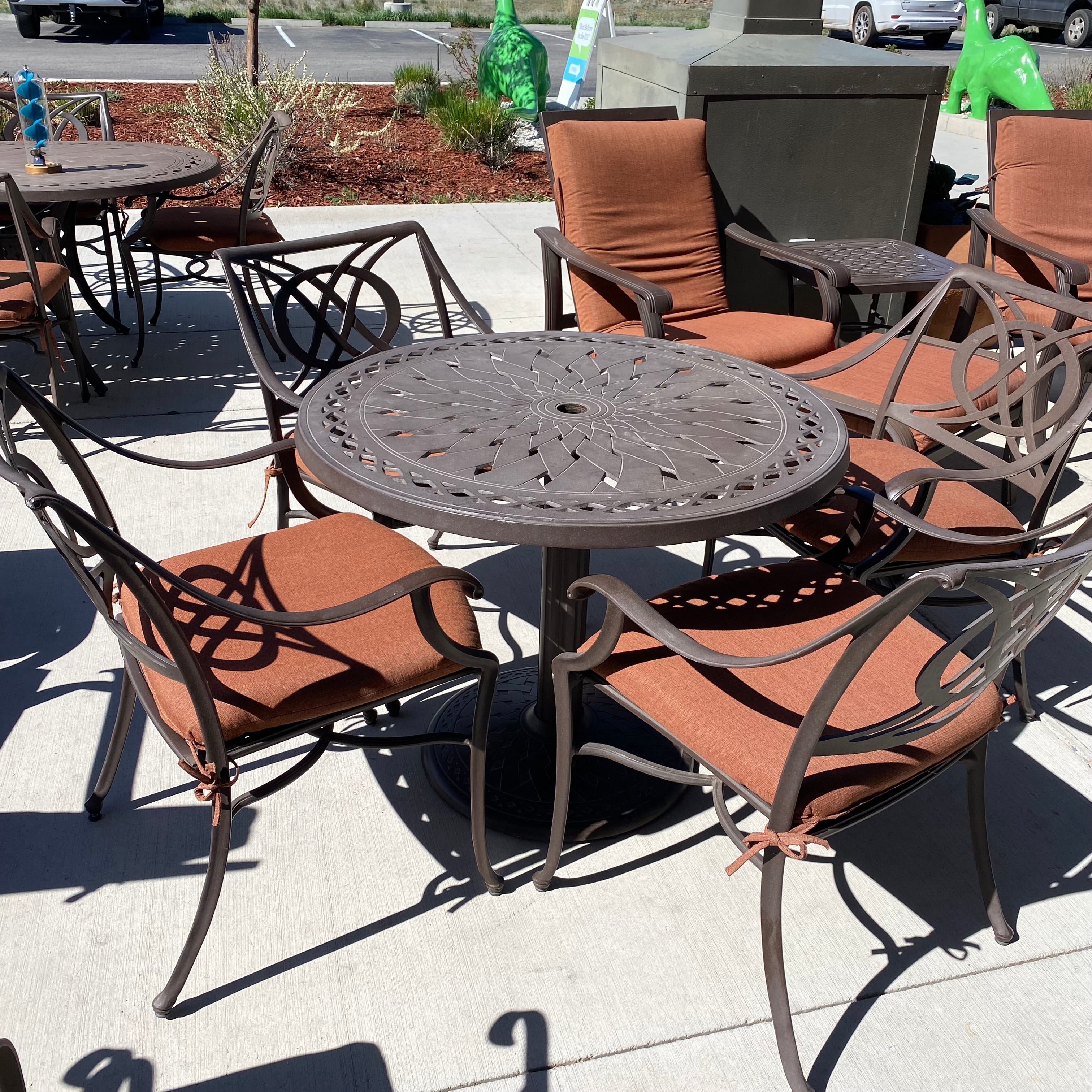 Telescope Casual Furniture Cast Aluminum Decorative Round Table Set/4 Chairs with Cushions 35" Diameter x 28"