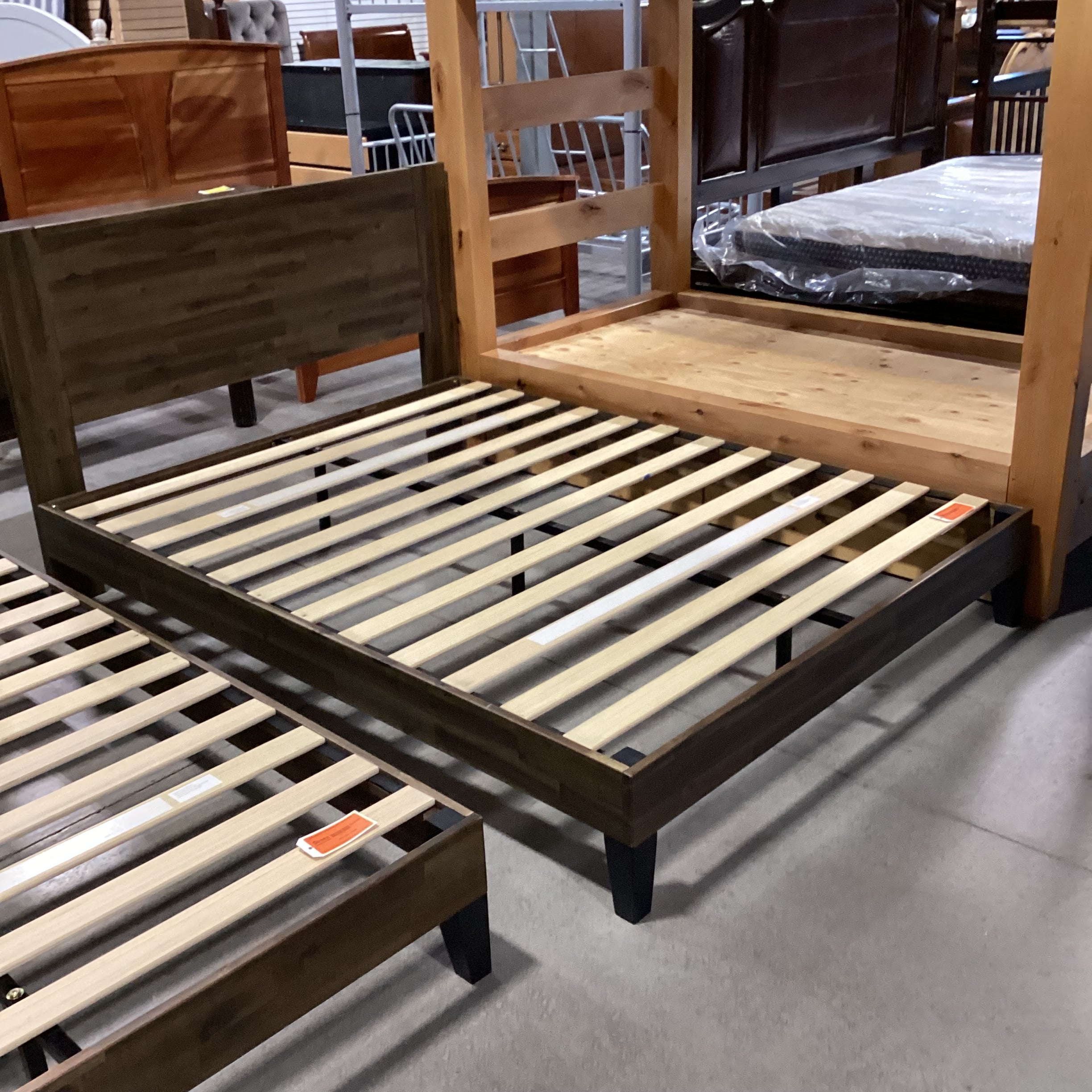 Queen Solid Dark Finish Bedset 60"x 80"x 39.5"
