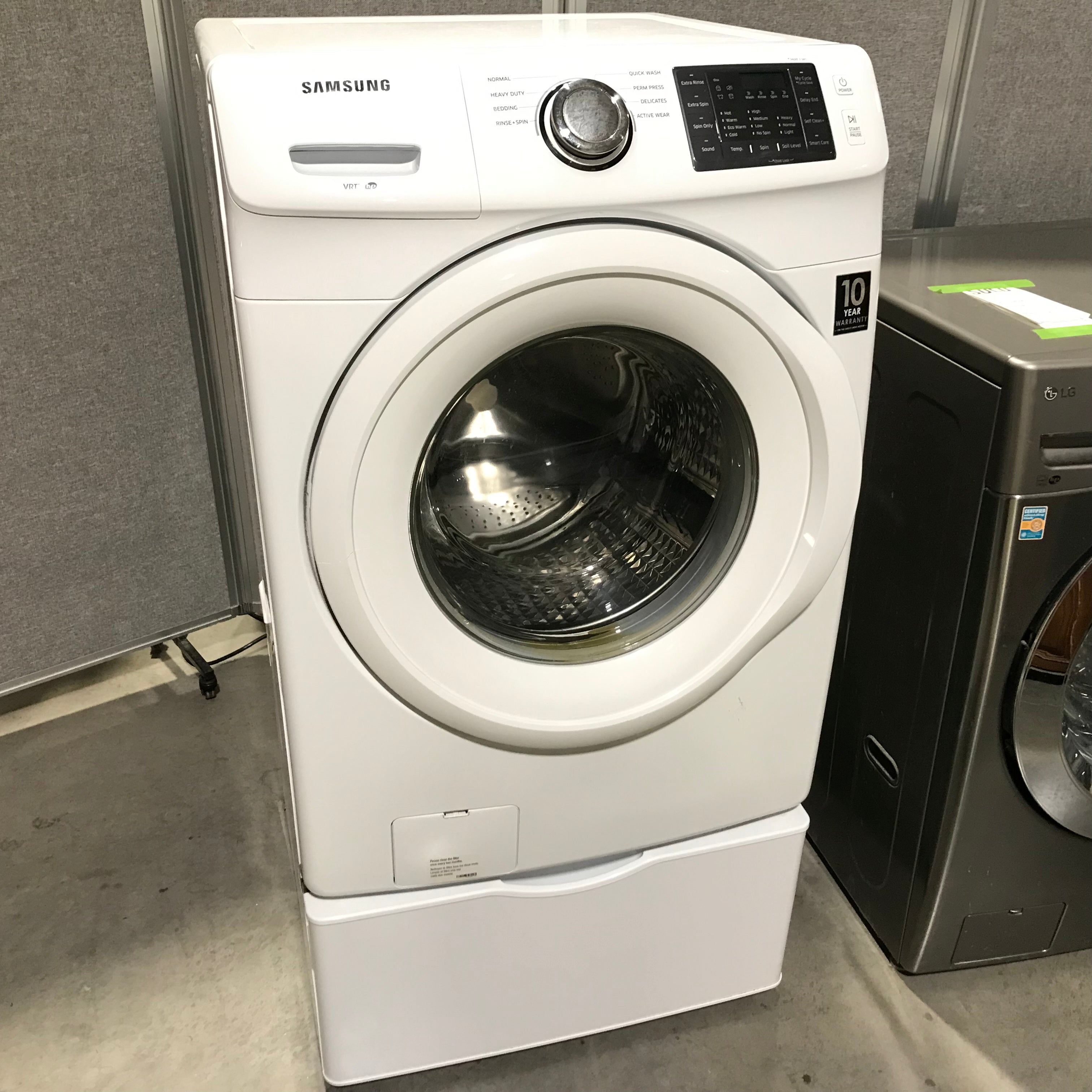 Samsung White Front Load Washer With Laundry Pedestal 27"x 29"x 52"