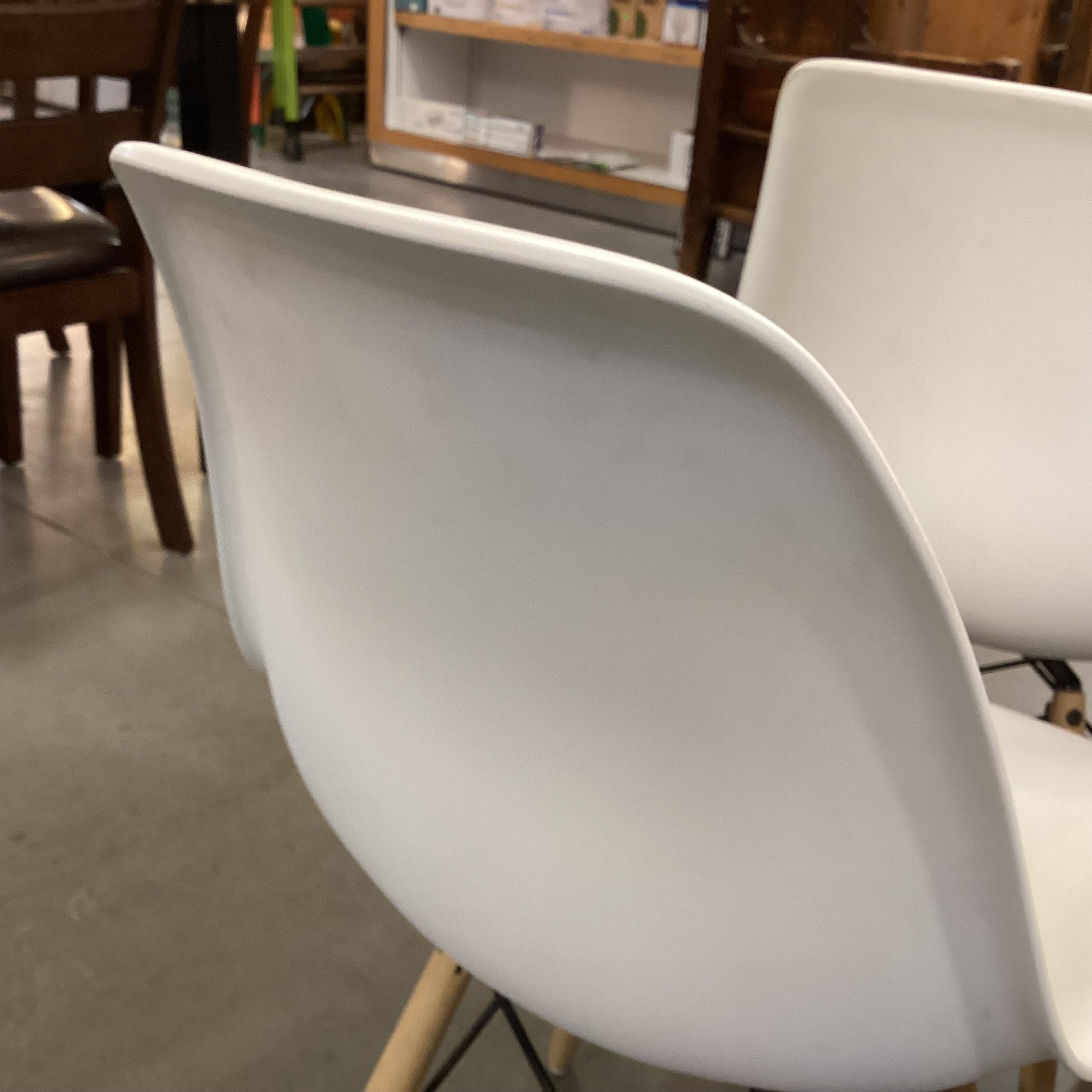 SET of 4 White Sculpted Seat & Wood Dining Chairs 18"x 21"x 32"