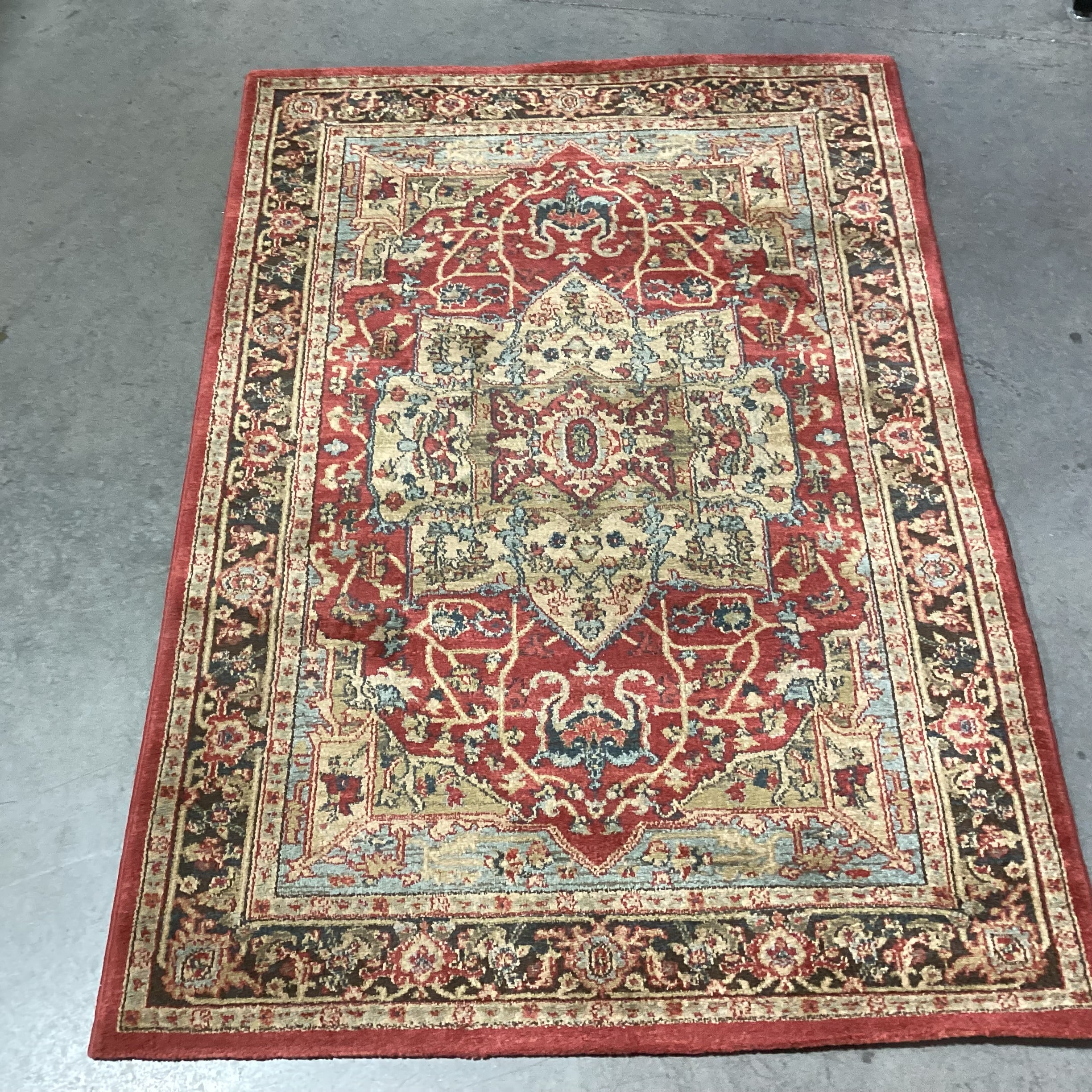 Safavieh Mahal Red Gold Blue Poly Rug 4'x 5' 7"