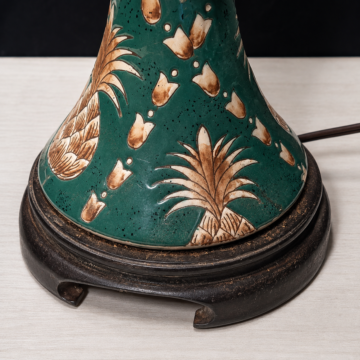 Circa 1960s Porcelian Chinoiserie Style Table Lamp 11"Dx24"