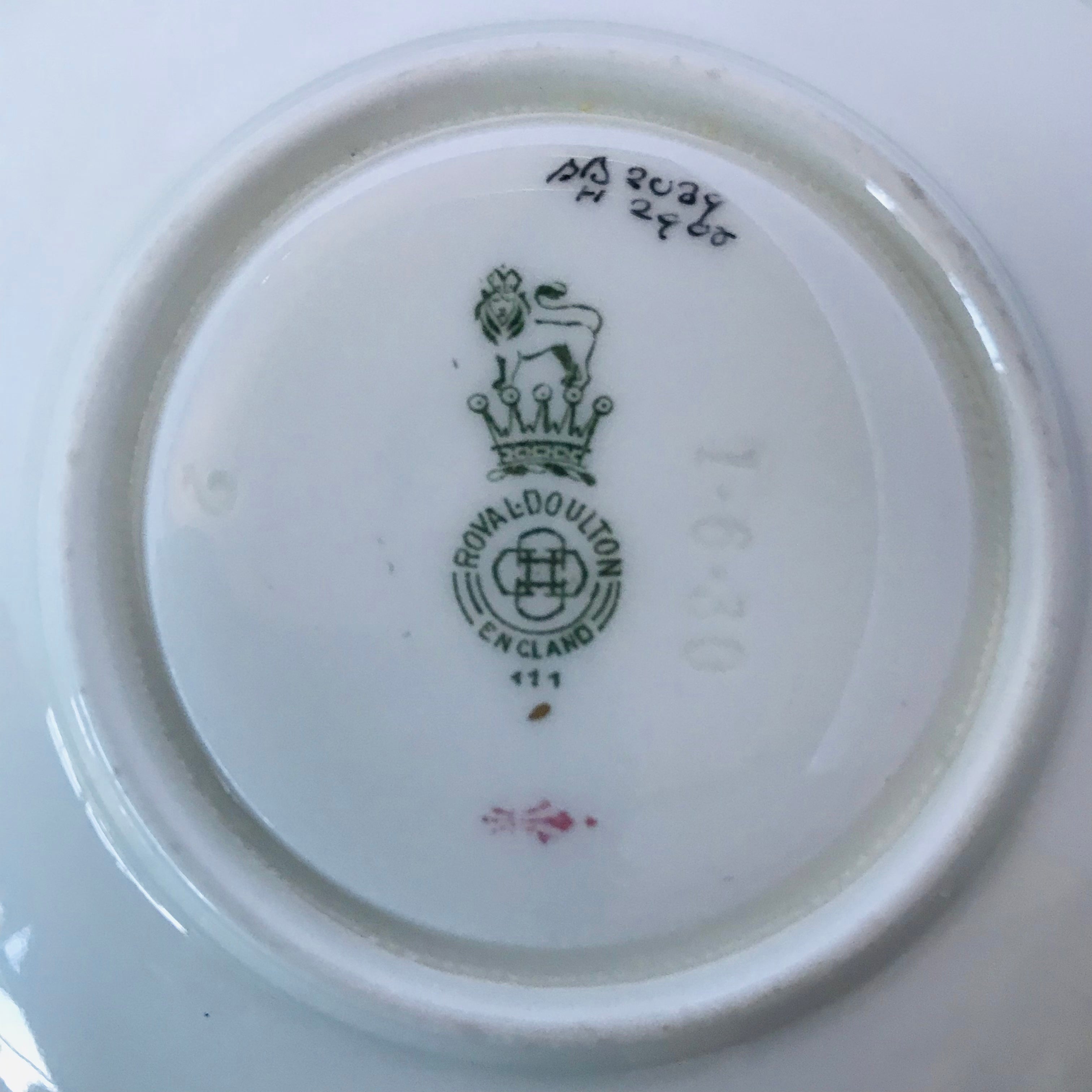 Set of 14 Vintage Royal Doulton "Royal Gold" #4980 Saucers