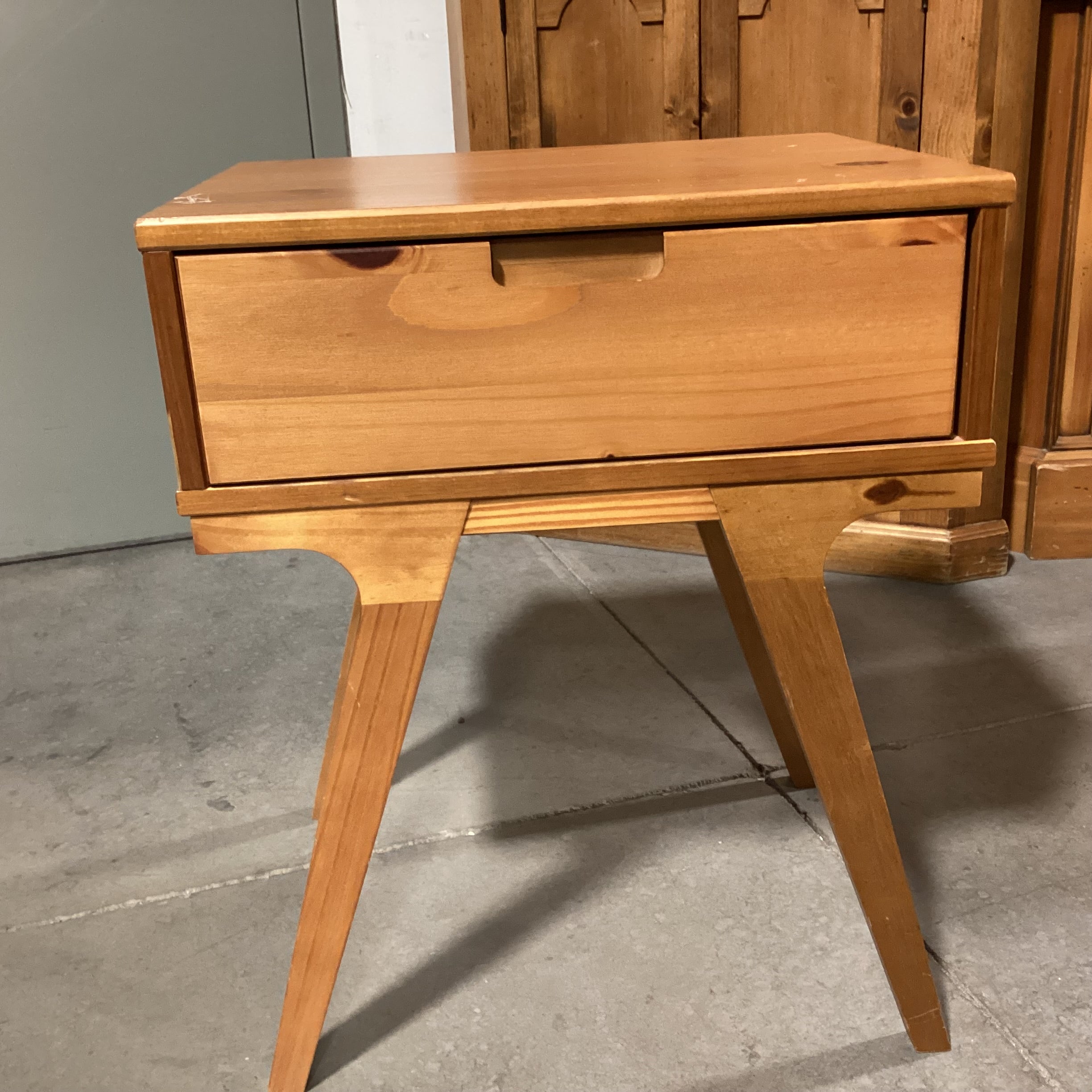 Mid Century Style Pine 1 Drawer End Table 20"x 16"x 25"