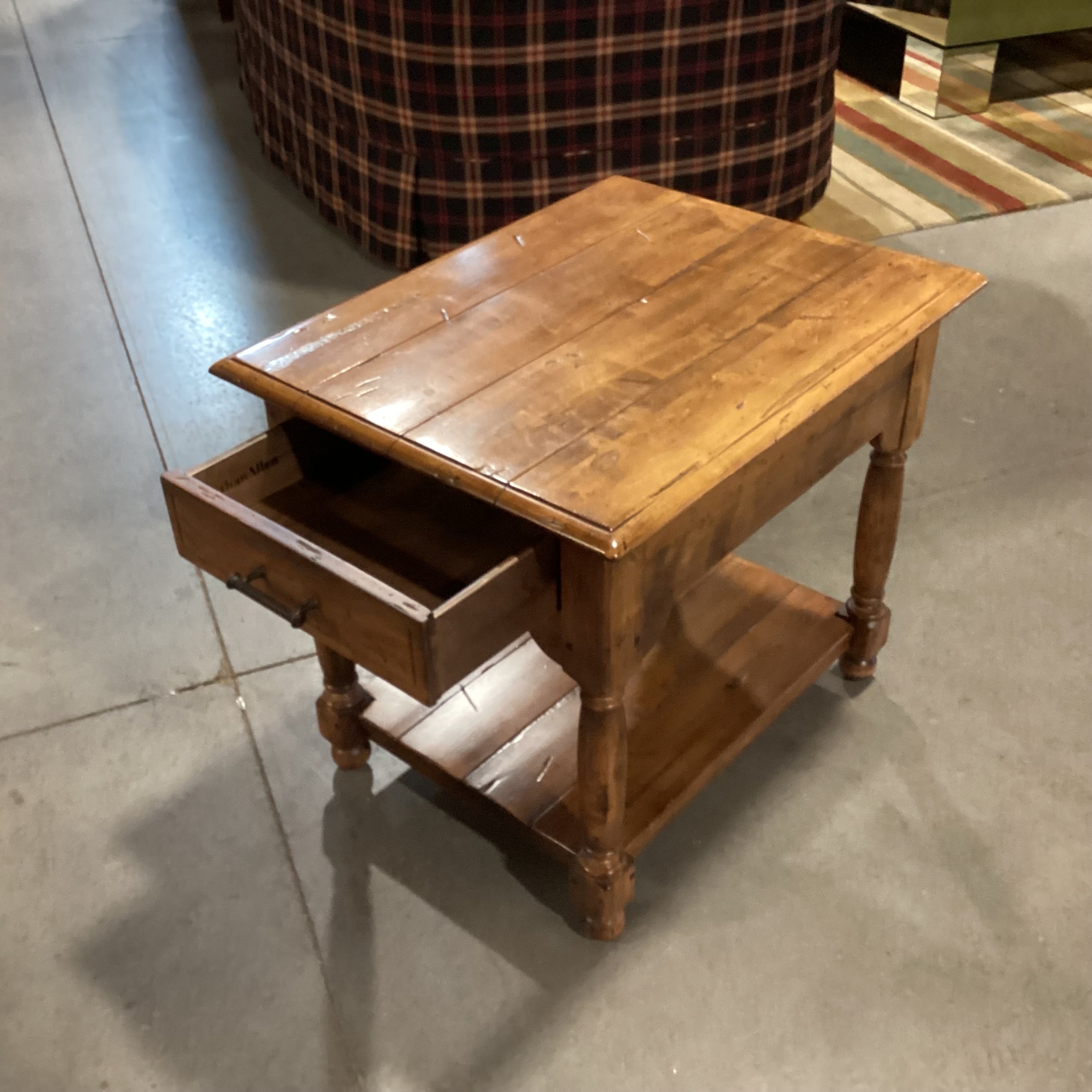 Ethan Allen Distressed Carved Wood 1 Drawer Bottom Shelf End Table 22"x 28"x 25"