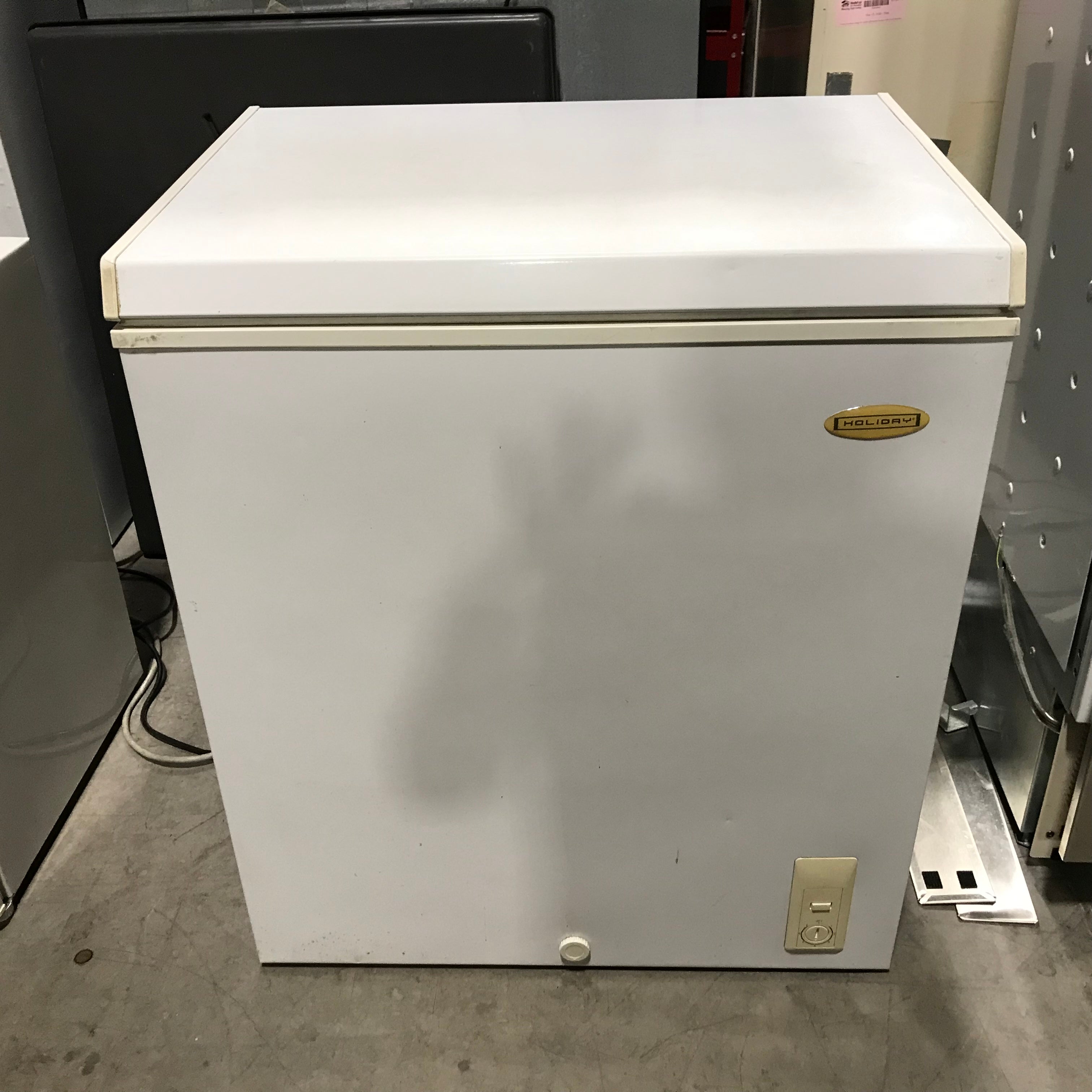 Holiday White Chest Freezer 28"x 22"x 33"