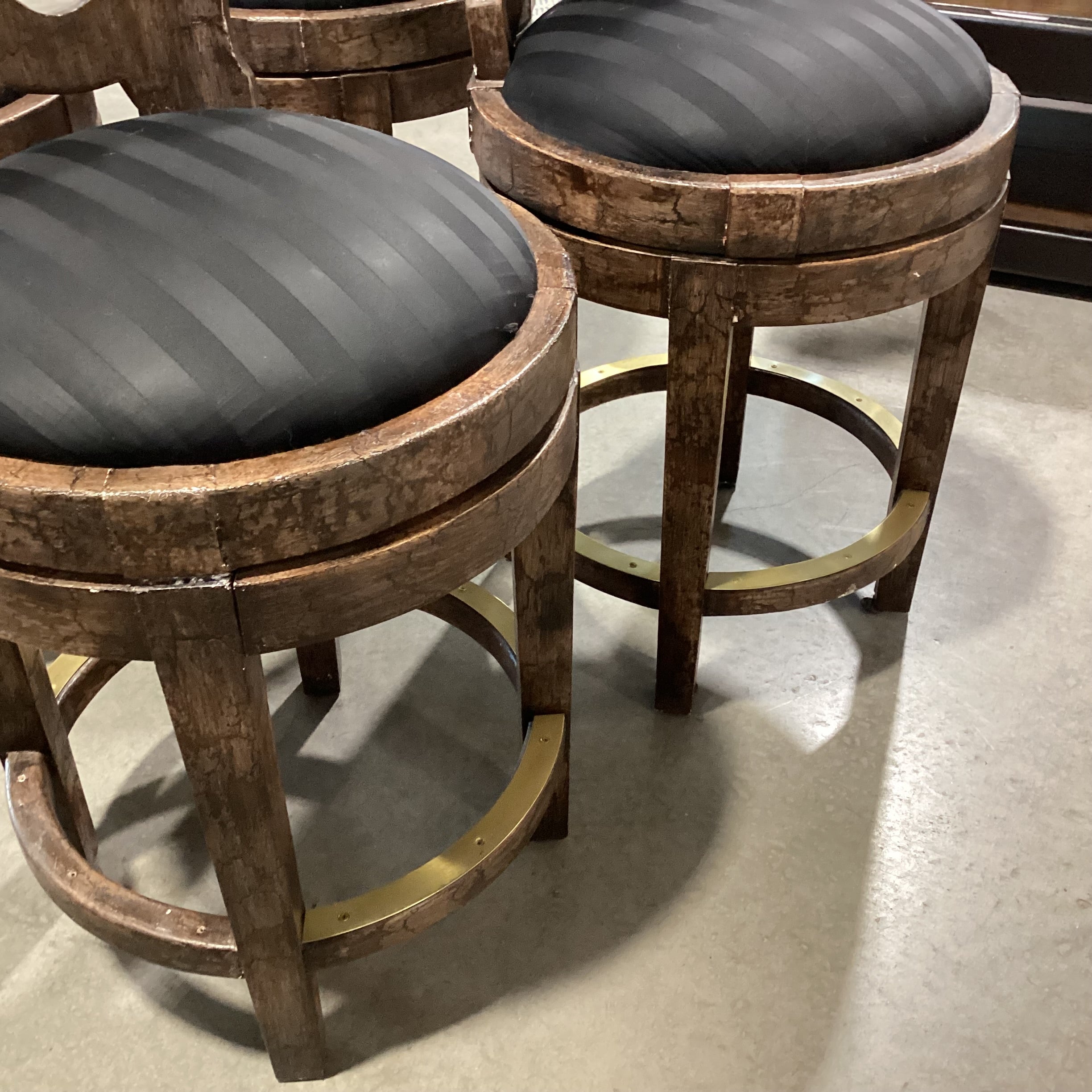 SET of 4 Carved Scroll Back Textured Crackle  Finish & Black Seat Swivel Barstools 25"