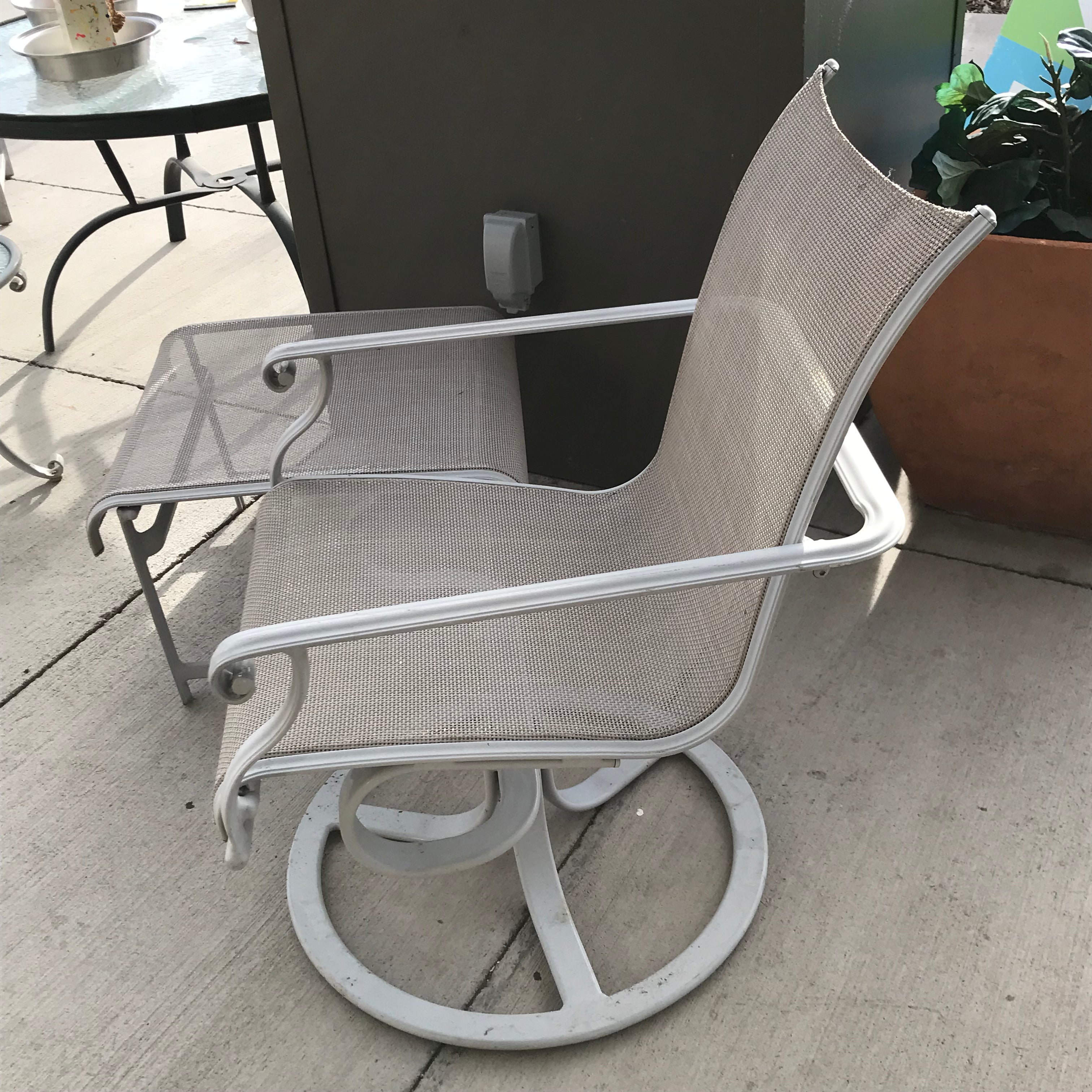 Brown Jordan Swival Chair and Ottoman Set 18"x 25.5"x 34.5"