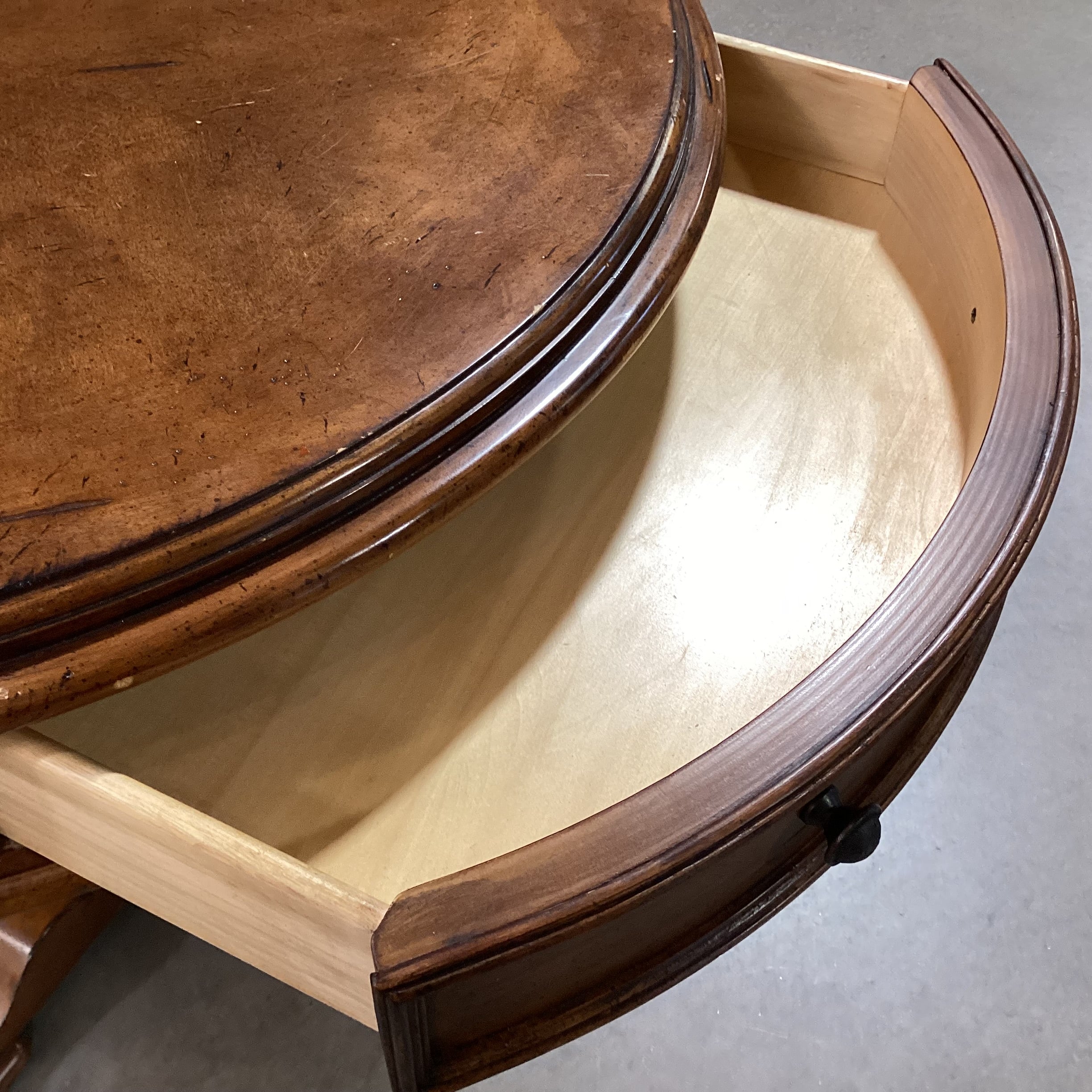 Furniture Land South Round Finished Veneer & Wood 1 Drawer Accent Table 36" Diameter x 30"