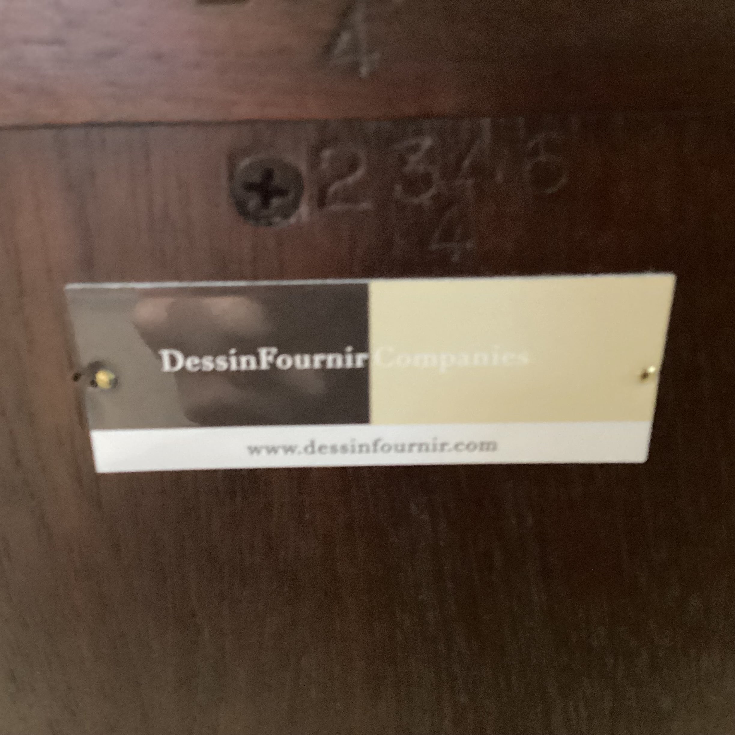 Dessin Fournir Handley Mahogany 3 Drawer Chest Nightstand 26"x 21"x 31"