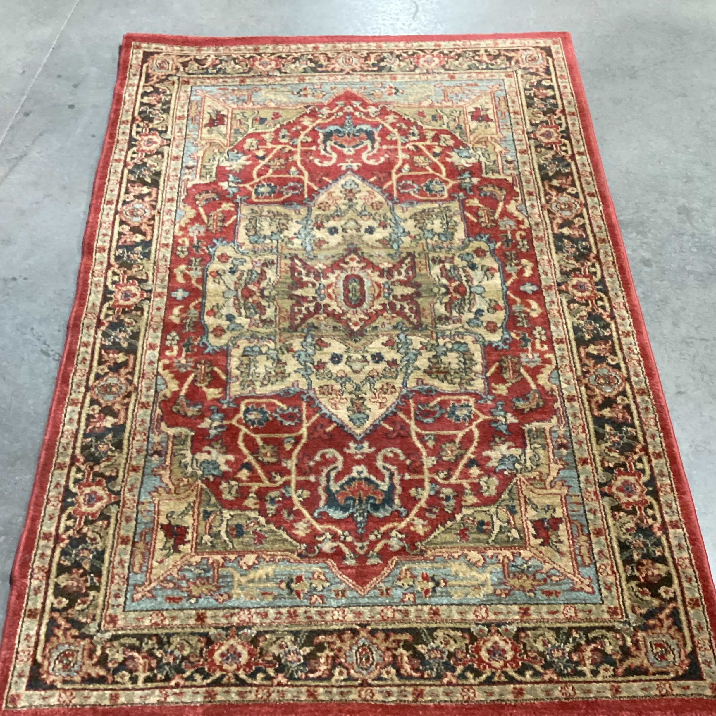 Safavieh Mahal Red Gold Blue Poly Rug 4'x 5' 7"