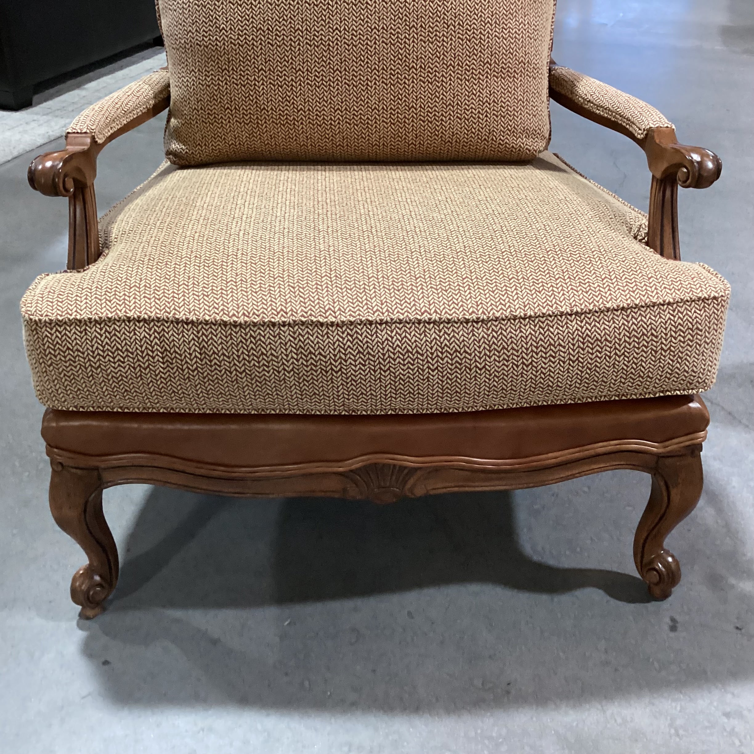 Ethan Allen Carved Wood Leather Gold & Burnt Orange Woven Bergere Chair 36"x 40"x 42"