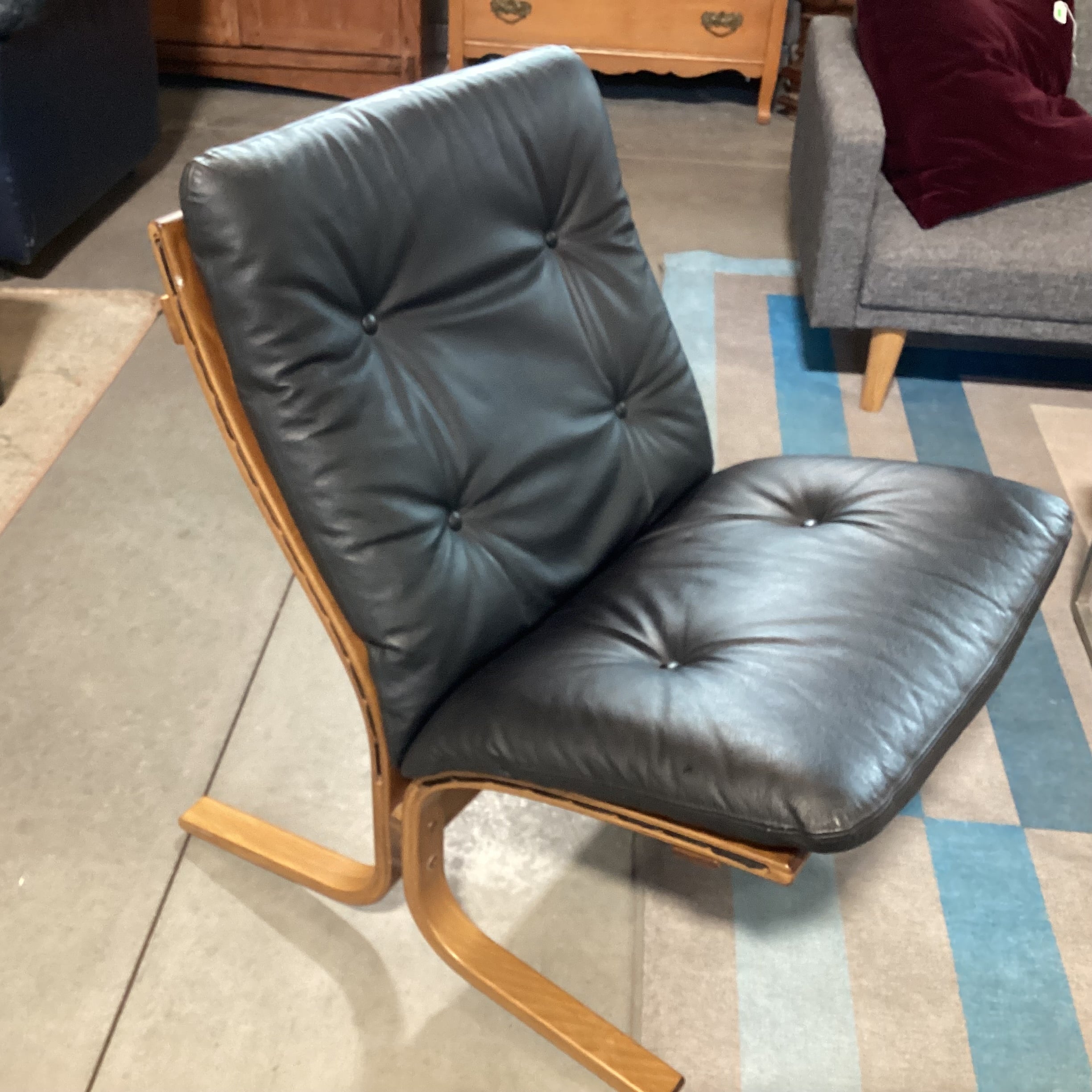 Westnofa Siesta Made in Norway Mid Century Black Leather & Teak Lounge Chair 27"x 29"x 35"