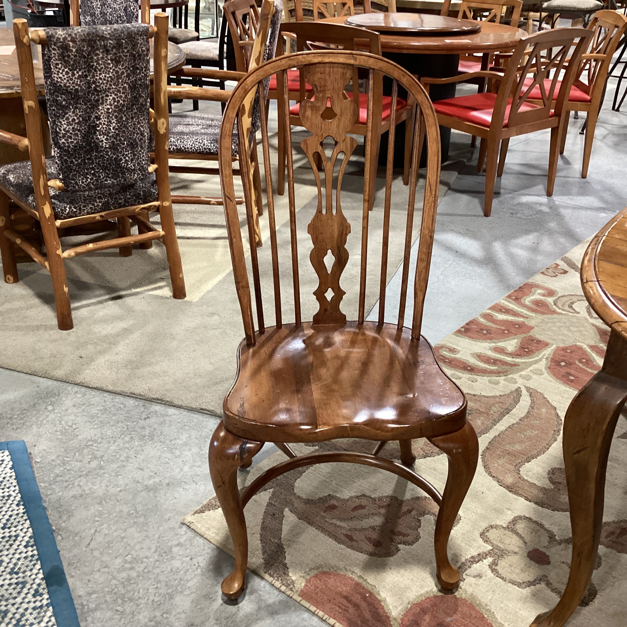 Ethan Allen Vintage Windsor Style Carved Distressed Wood 2 Leaf Table & 8 Chairs Dining Set 102"x 44.5"x  30"