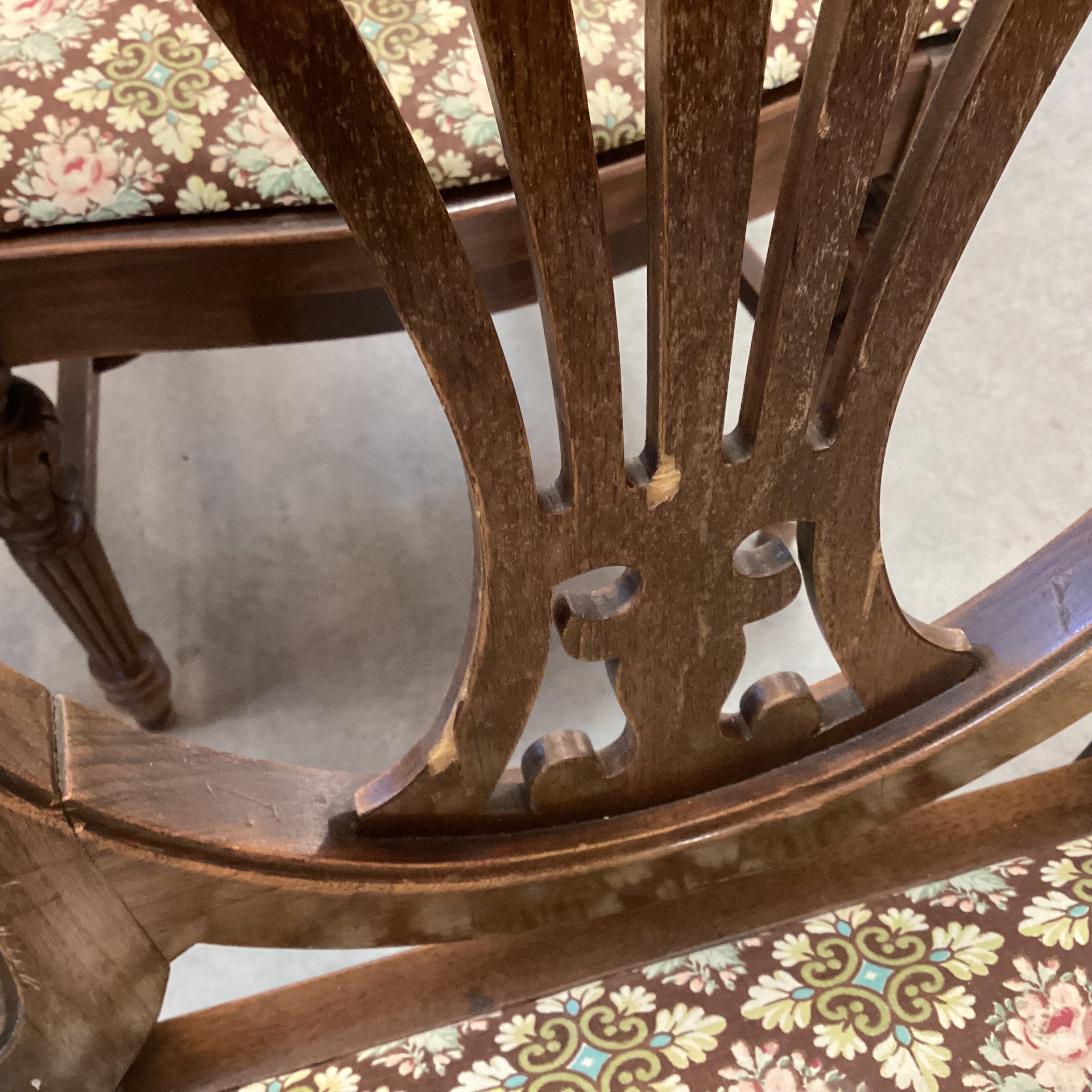 SET of 4 Antique Carved Wood Harp Back & Floral Upholstered Seat Dining Chairs 19"x 19"x 40"
