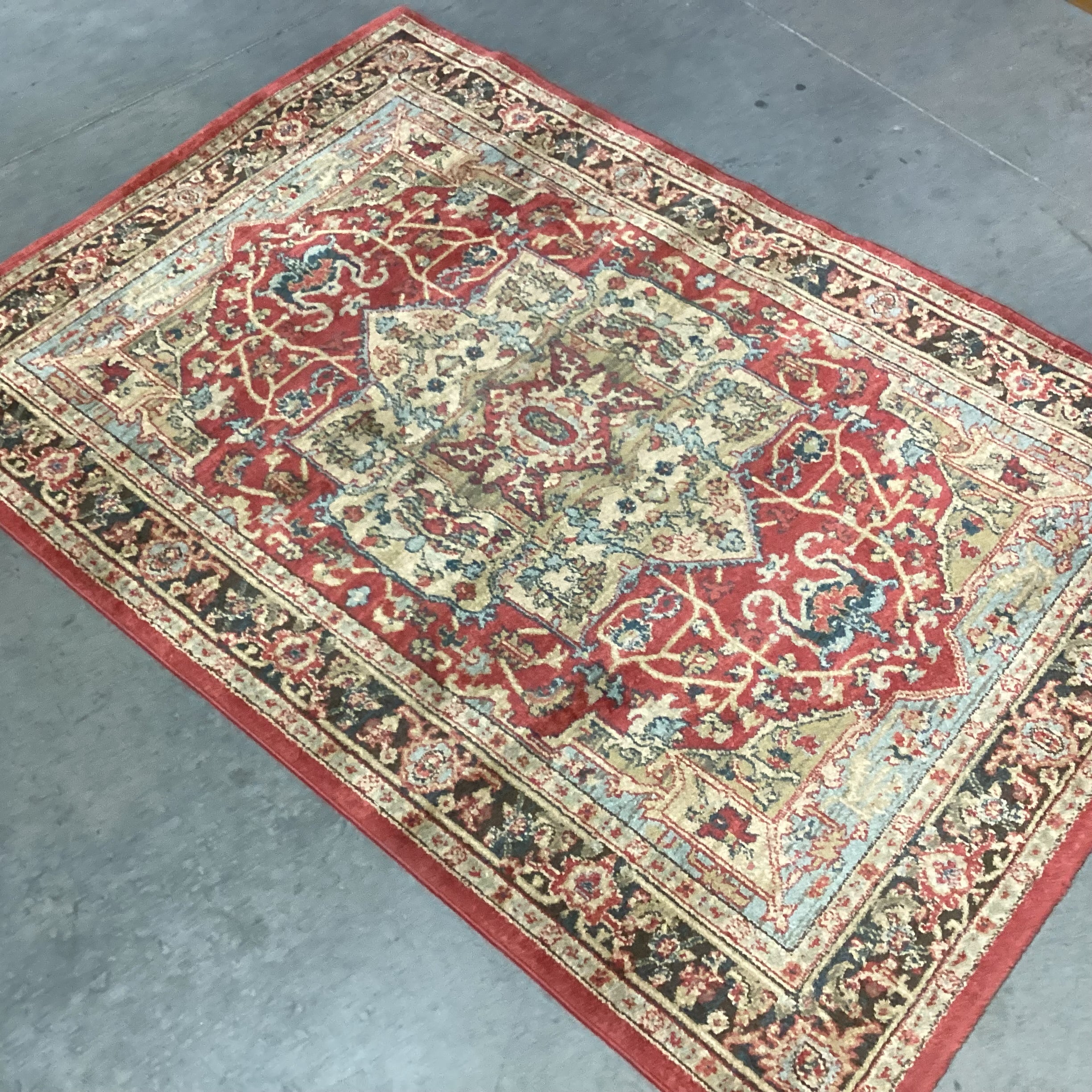 Safavieh Mahal Red Gold Blue Poly Rug 4'x 5' 7"