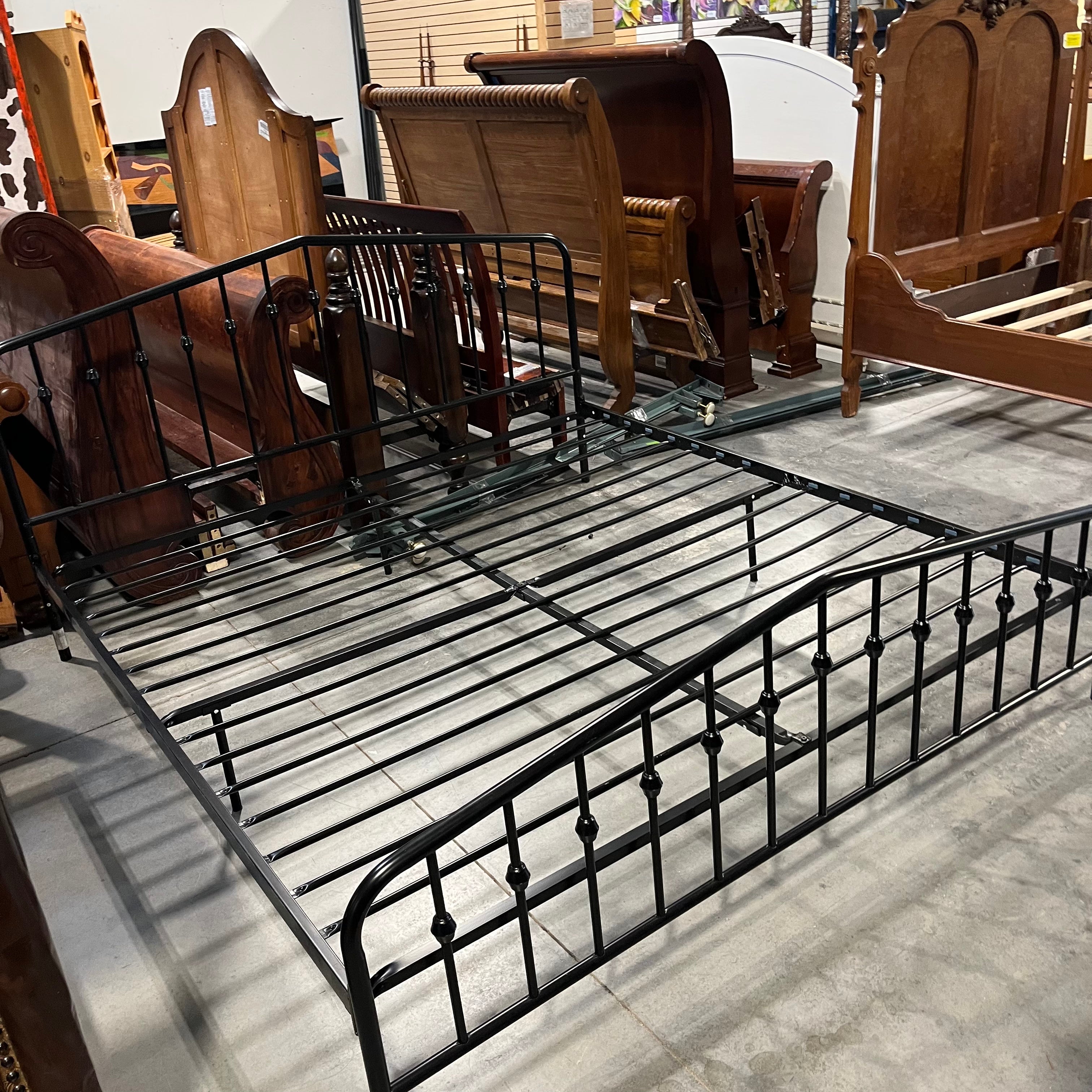 King Black Metal Bed Set 78"x 82.5" 43.5"