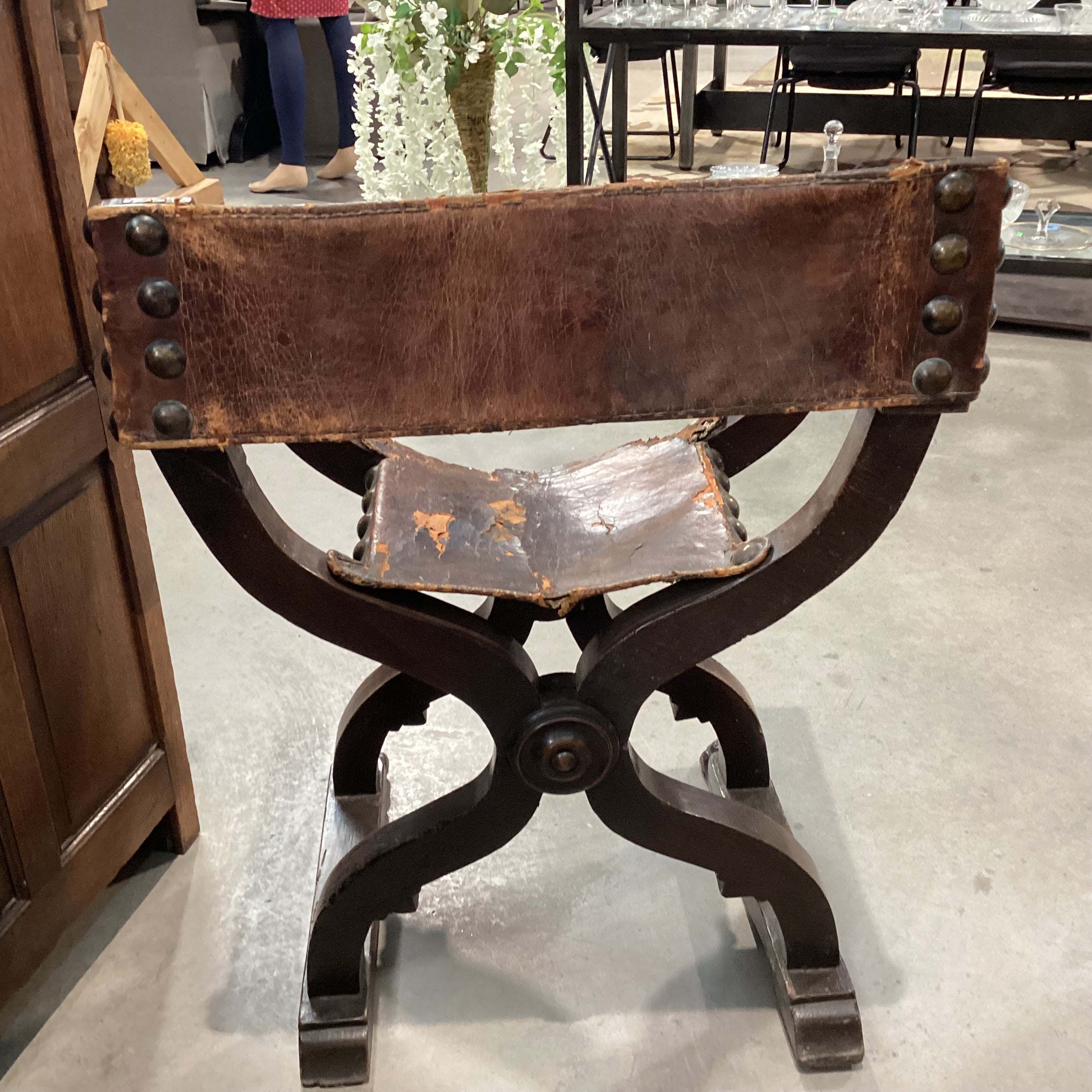 Antique Dantesque Carved Walnut & Leather Chair 27.5"x 20"x 35.5"