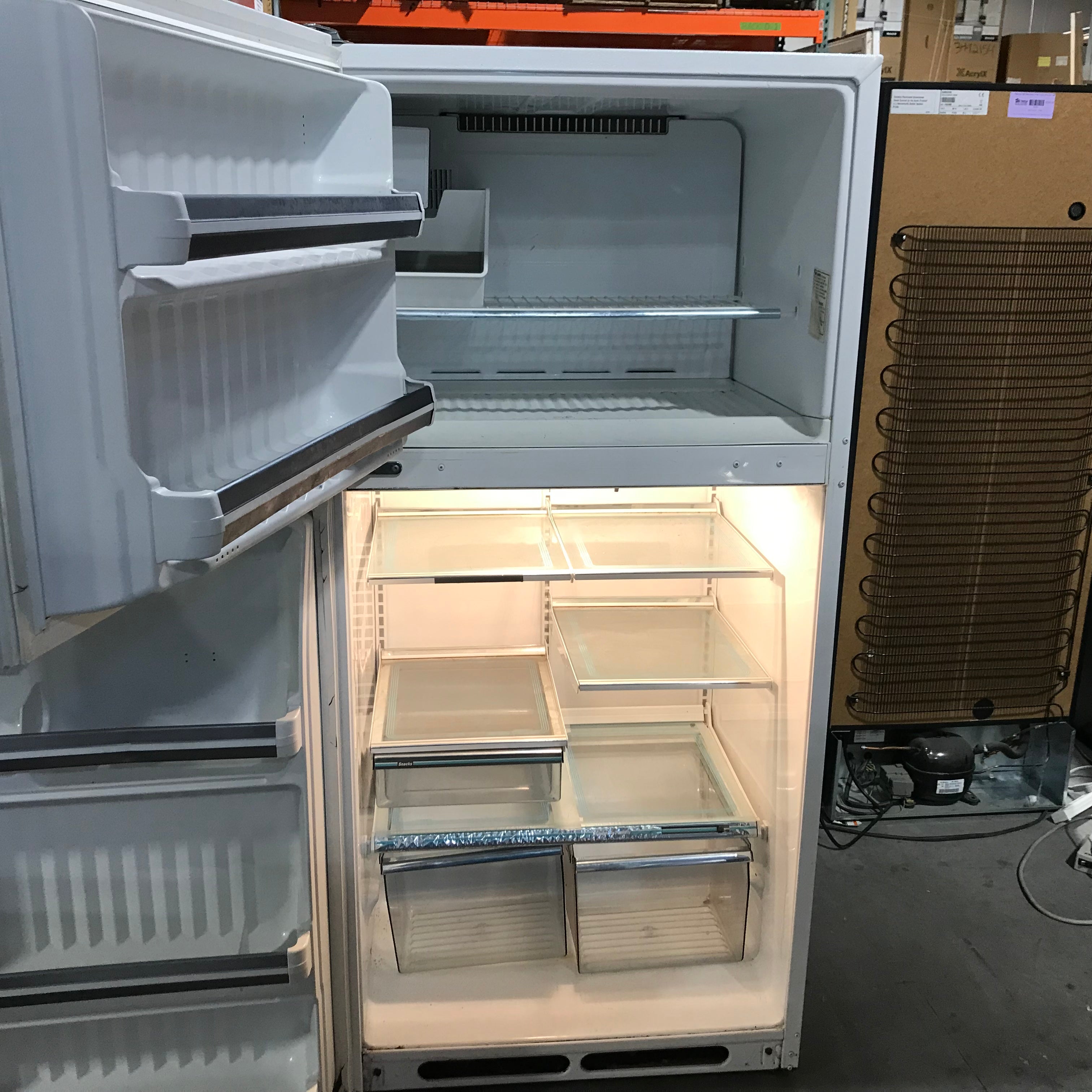 GE White Standard Refrigerator 31"x 31"x 67"