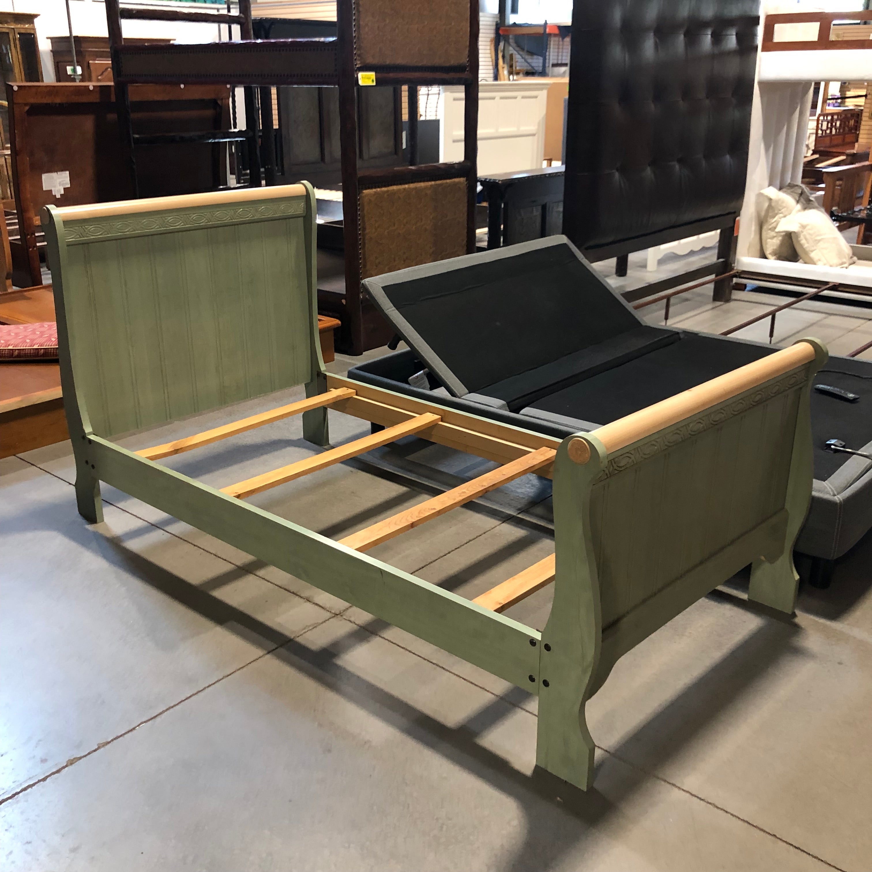 Twin Solid Green & Light Finish Bed Set 41"x 82"x 42"