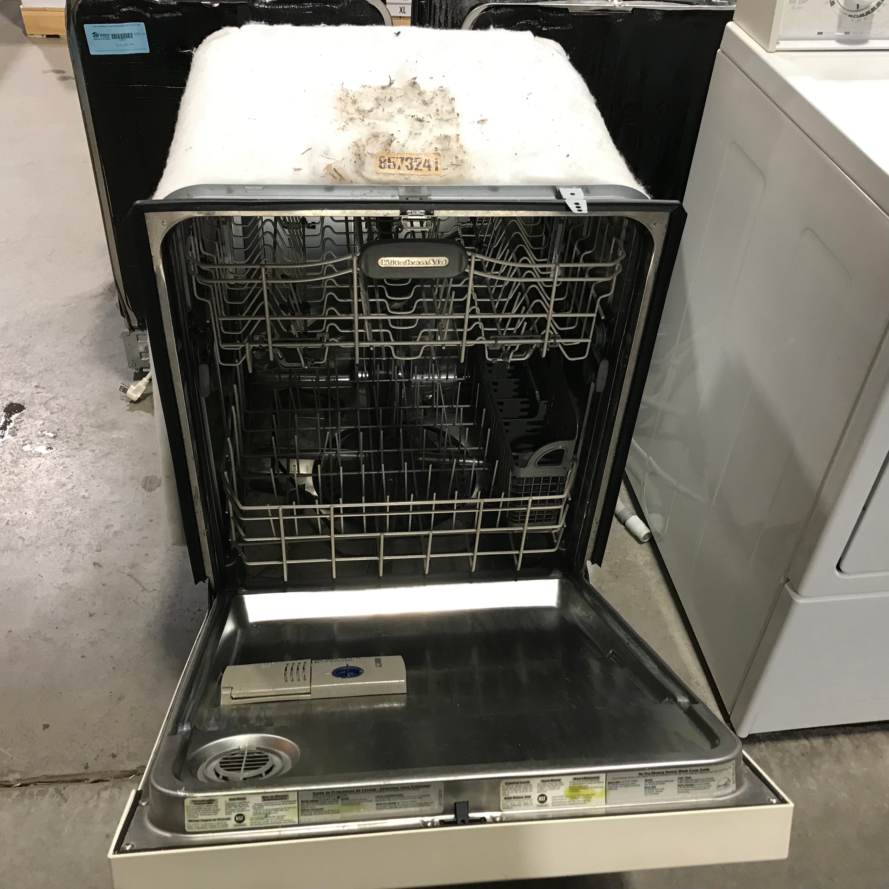 KitchenAid White Dishwasher 24"x 25"x 34"