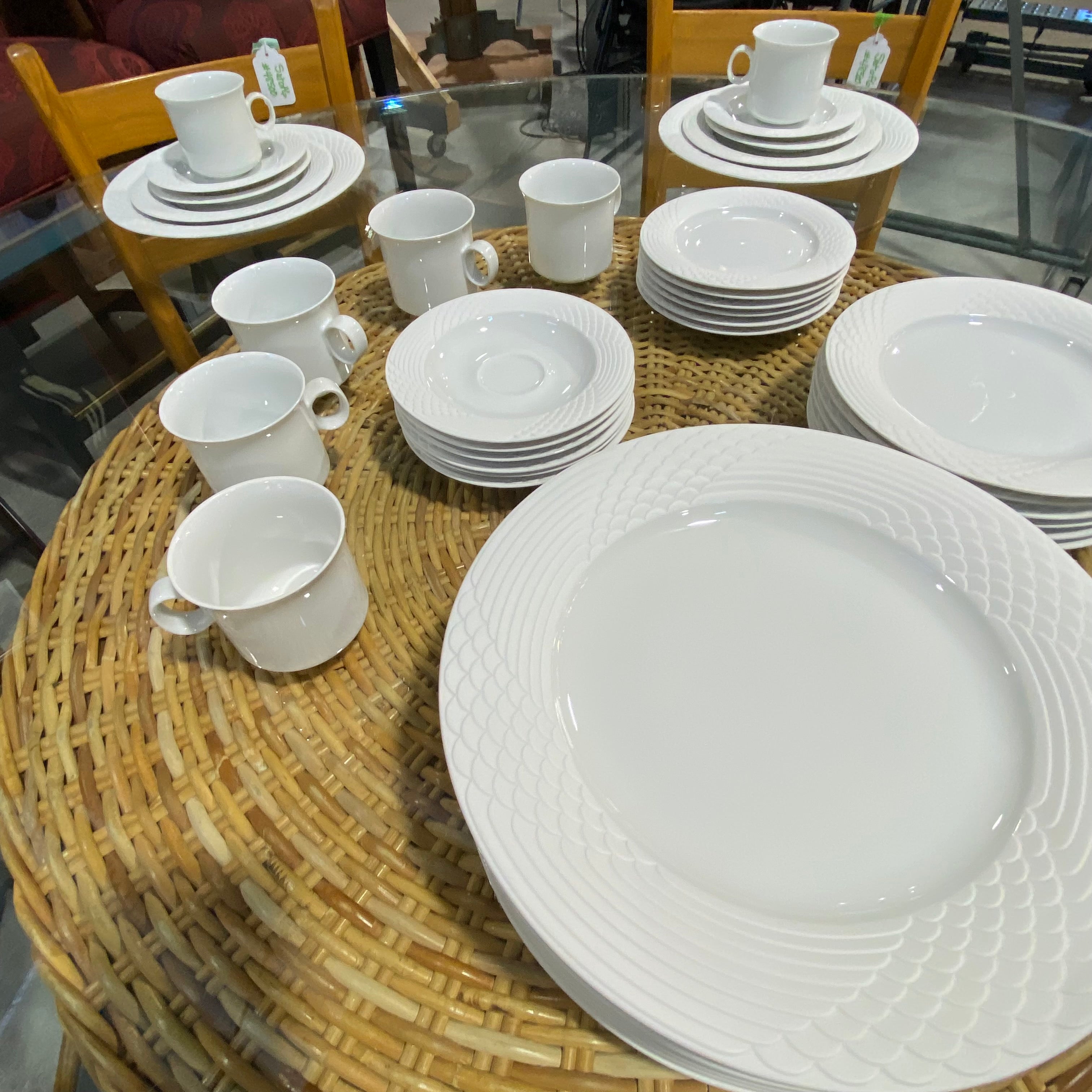 Hutsehenreuter "Seta" 62 piece China Set