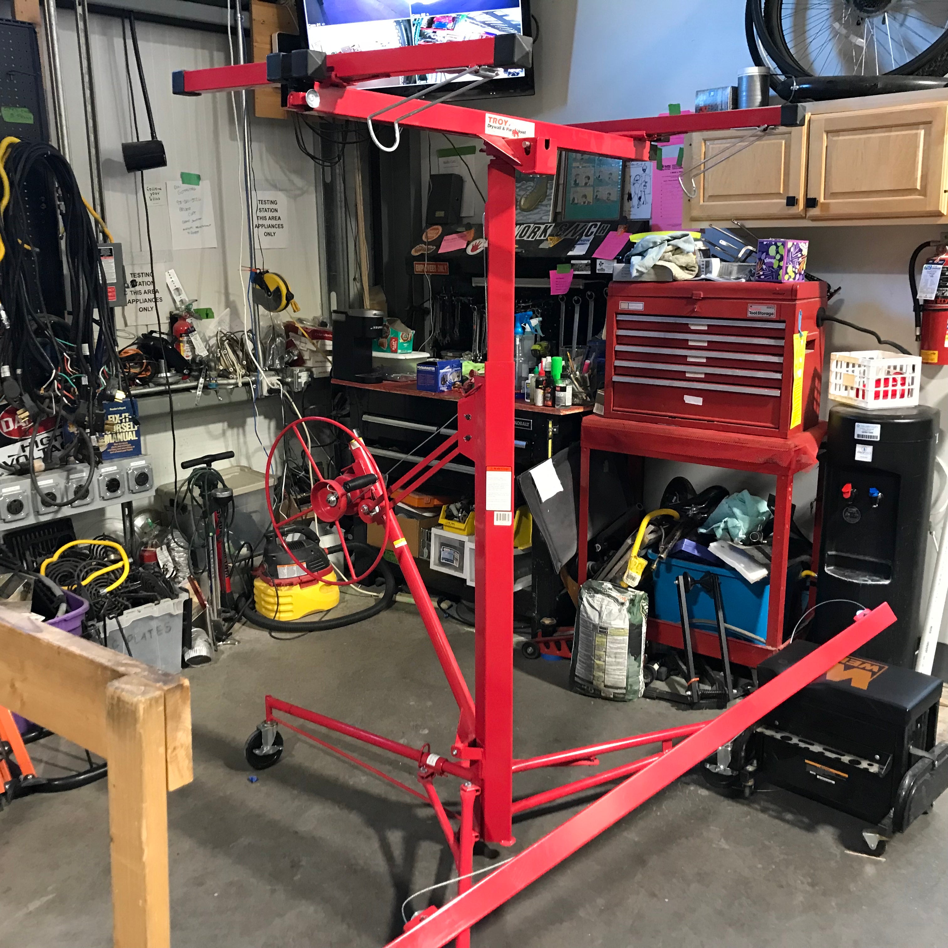 Troy Red Drywall Panel Hoist With Extension Reaches 15'