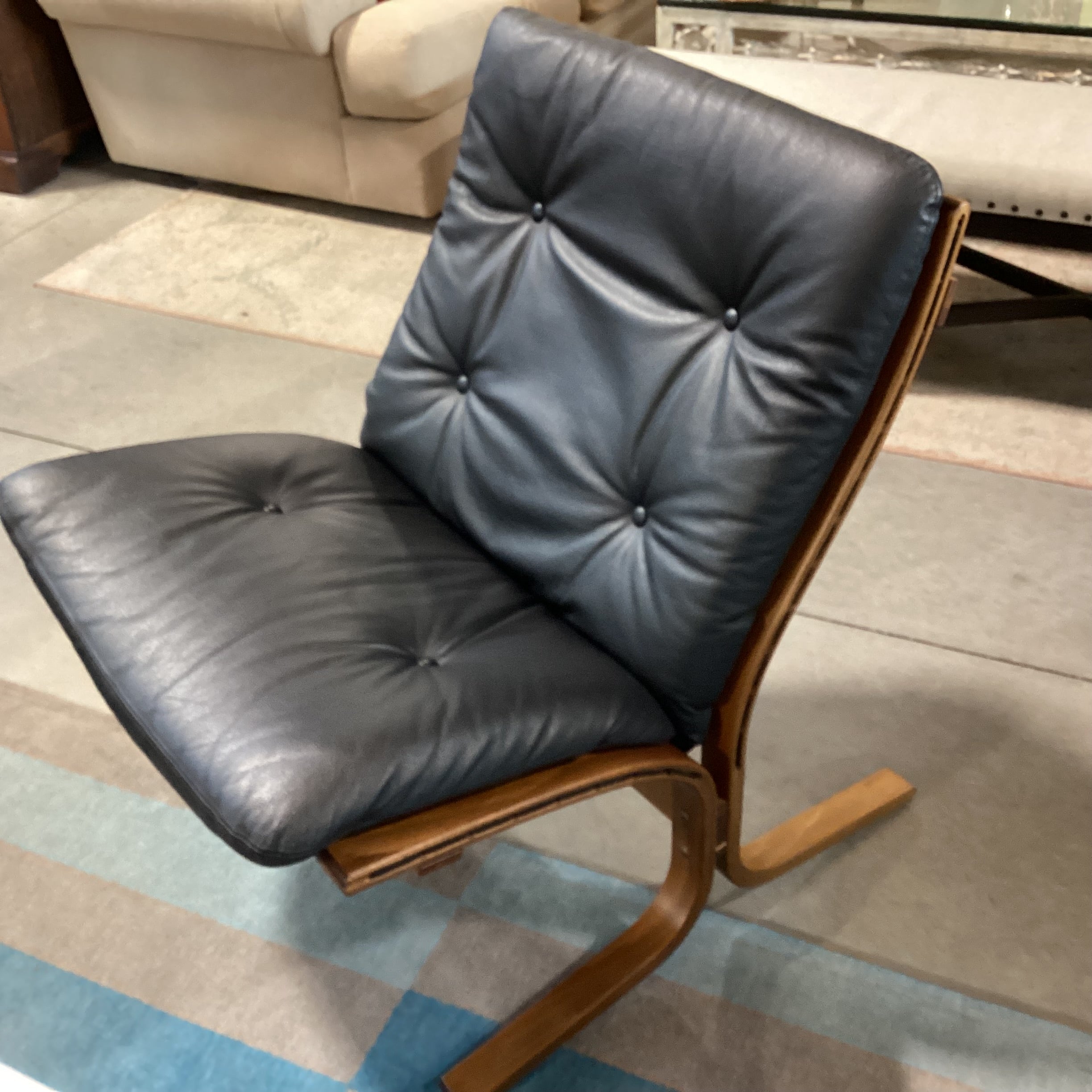 Westnofa Siesta Made in Norway Mid Century Black Leather & Teak Lounge Chair 27"x 29"x 35"