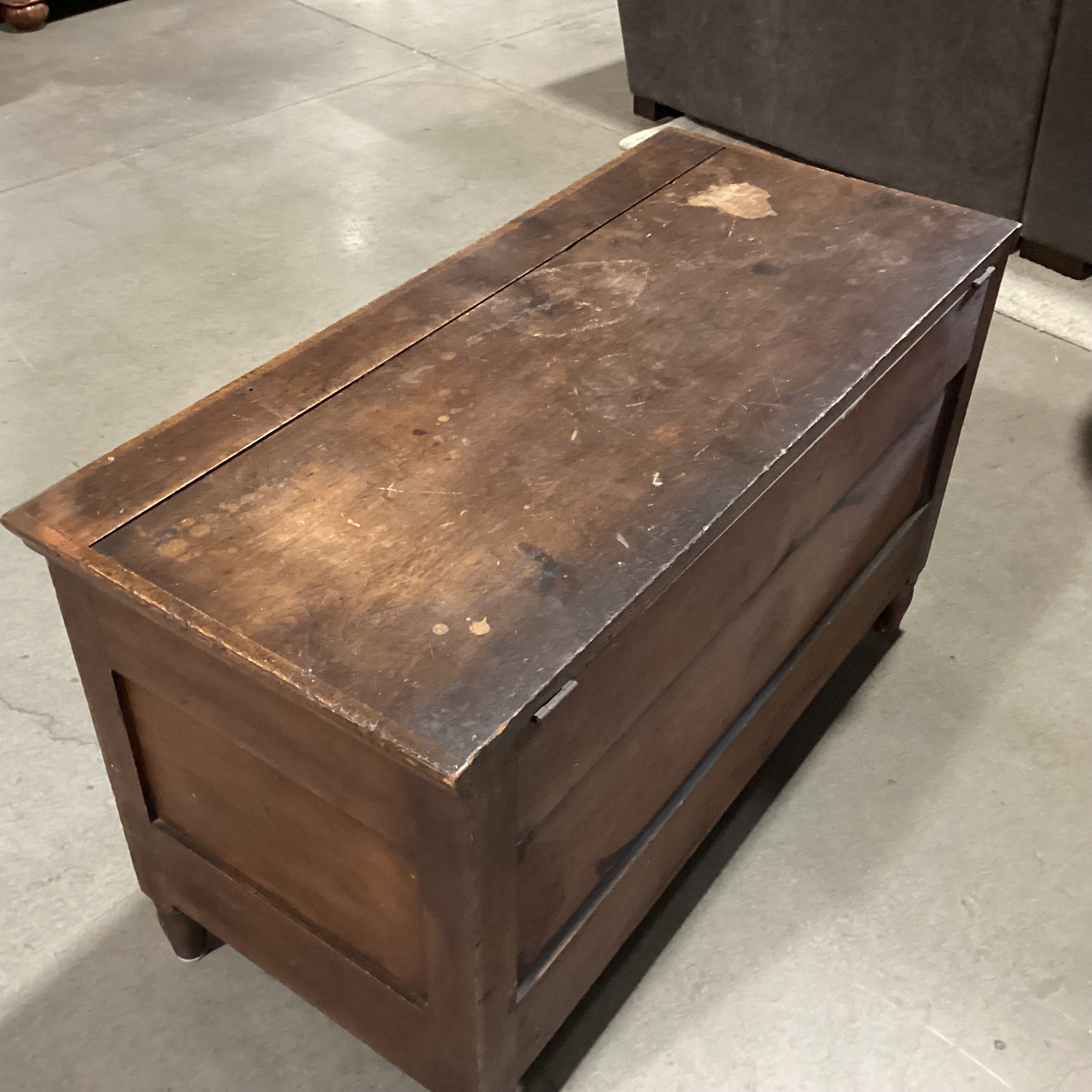 Antique Dark Finish Wood Chest Trunk 44"x 20"x 26.5"