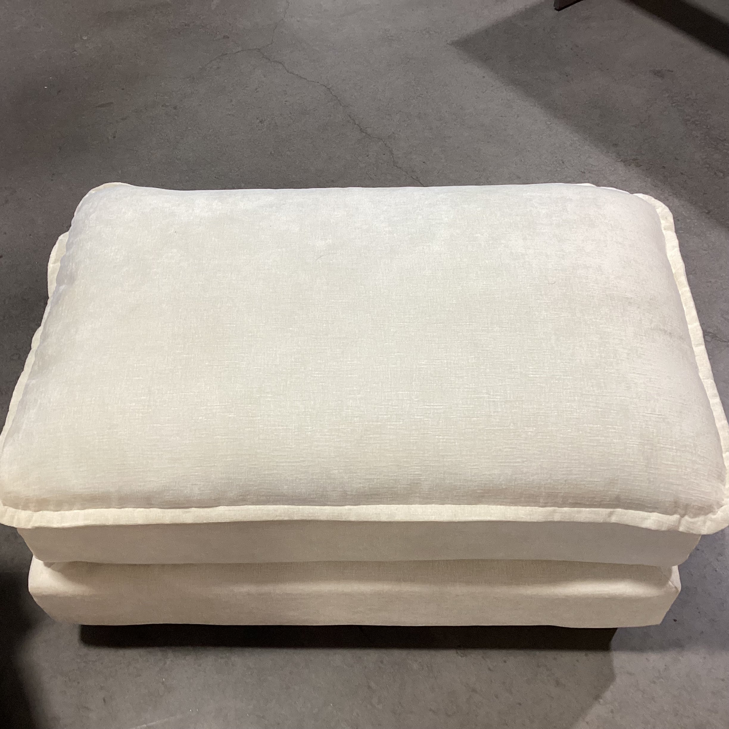 Cream Chenille Woven 3 Piece Modular with Ottoman Sofa 86"x 37"x 32"