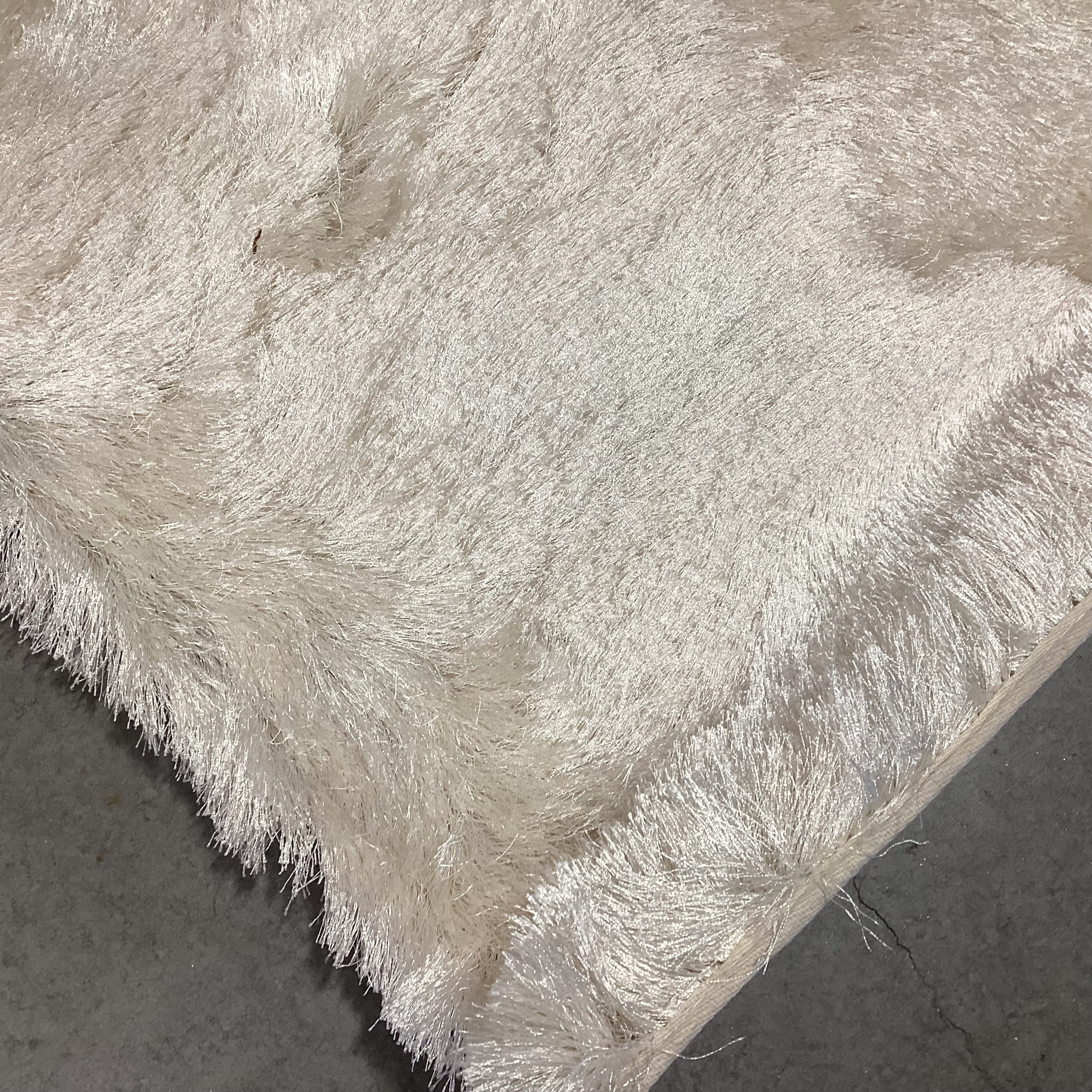 Safavieh Ivory Silky Soft Paris Shag Poly Rug 5'x 8'