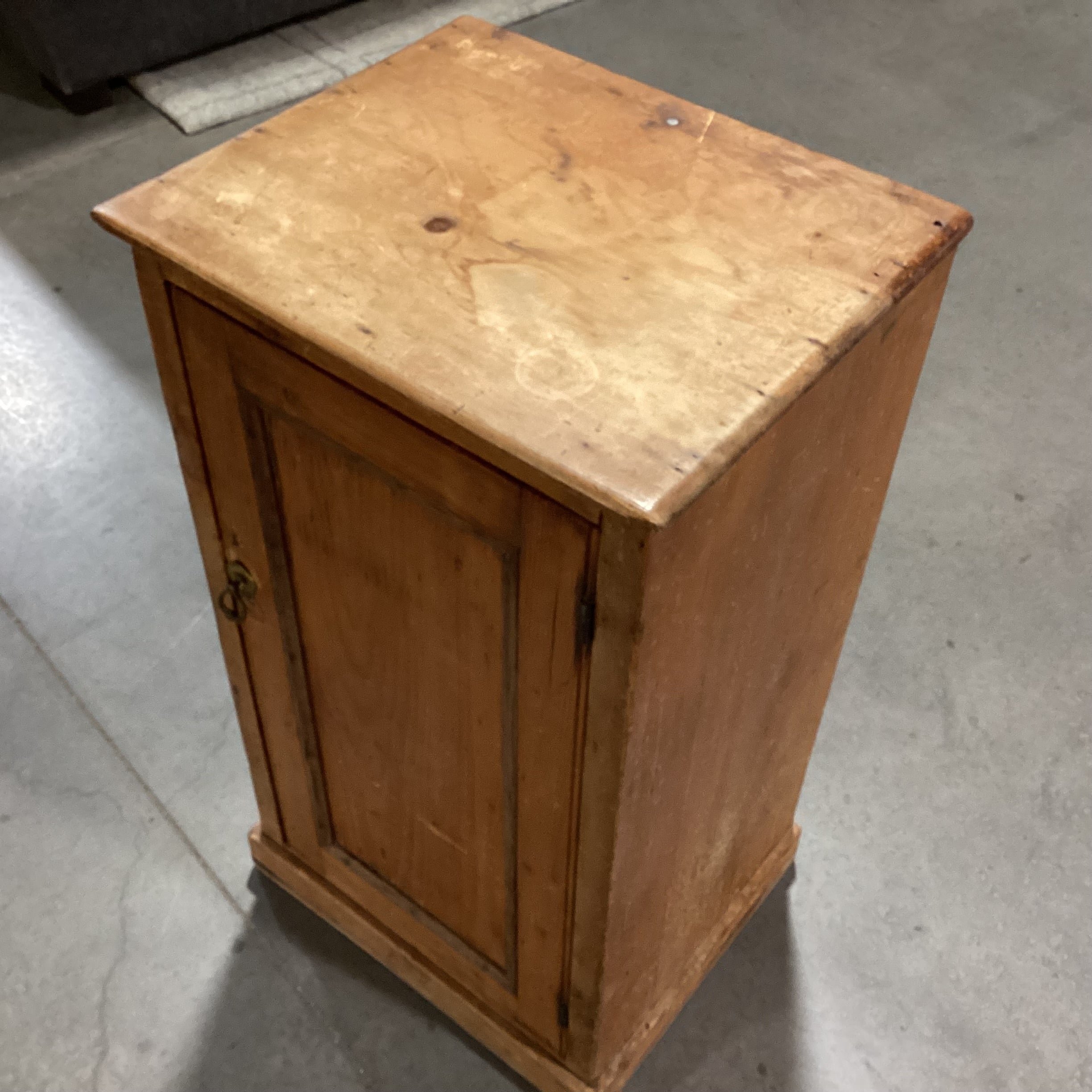Antique Natural Pine 1 Door with Shelves Accent Table 19"x 16"x 34"